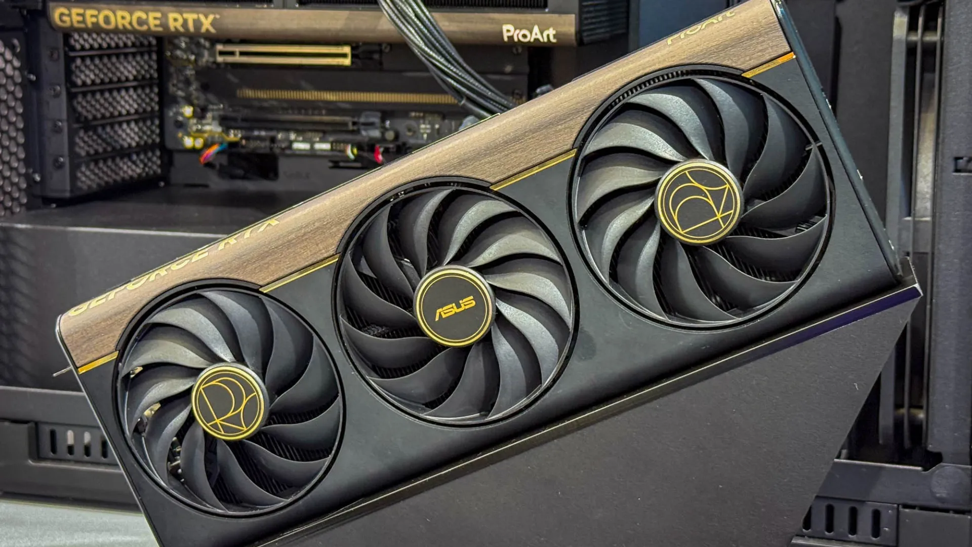 Видеокарта ASUS GeForce RTX 5080 ProArt 16GB (PROART-RTX5080-O16G)