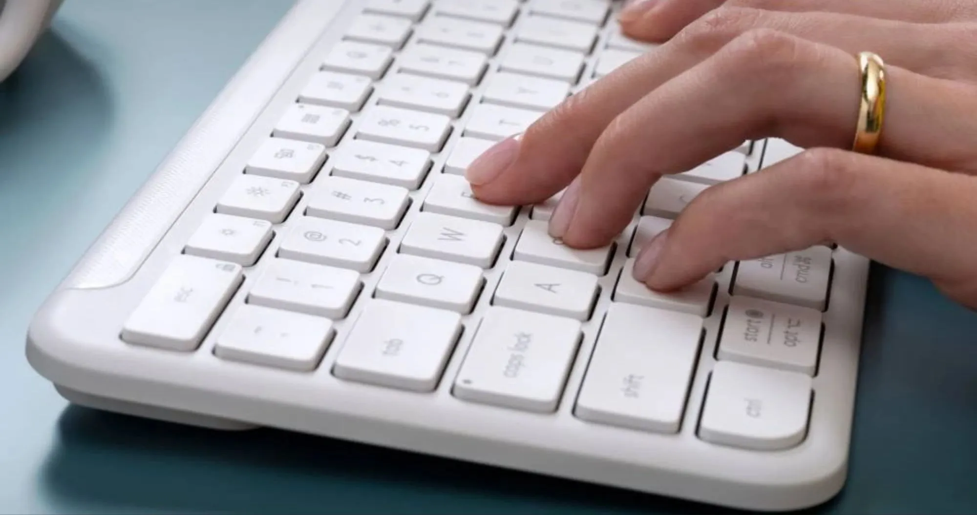 Клавиатура беспроводная Logitech Signature Slim K950 USB (Off-White) (UA)