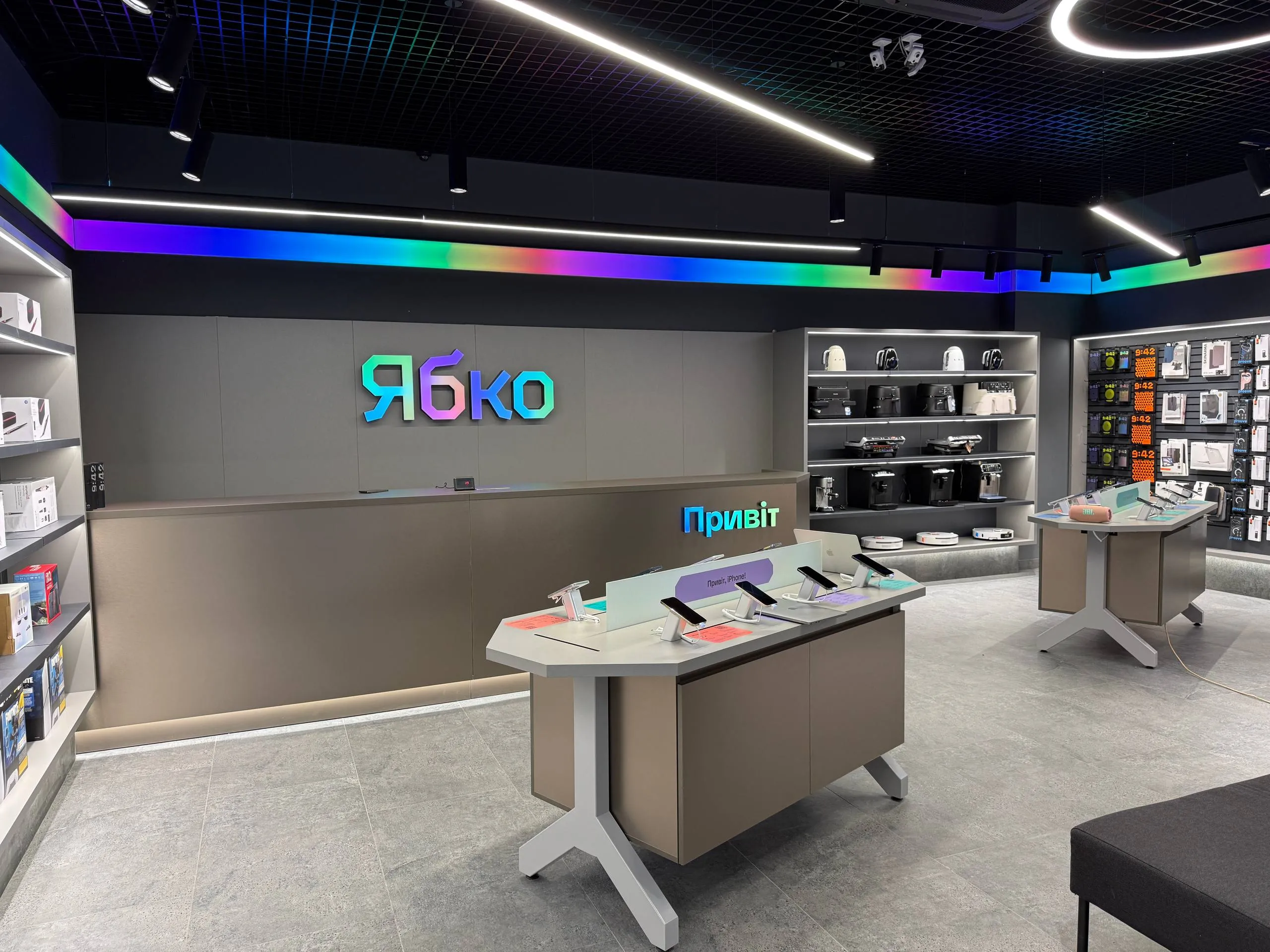 Сеть «Ябко» открыла новый магазин в Днепре в ЦУМе — 131-й в сети
