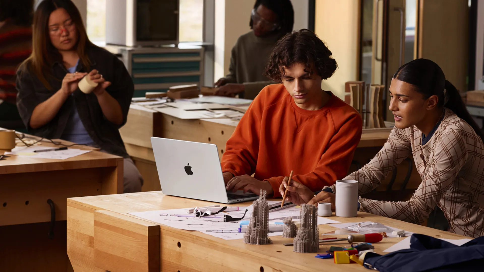 Apple MacBook Pro 16 with Apple M5 Pro, 1TB, 18CPU / 20GPU, 24GB RAM, Silver (2026)