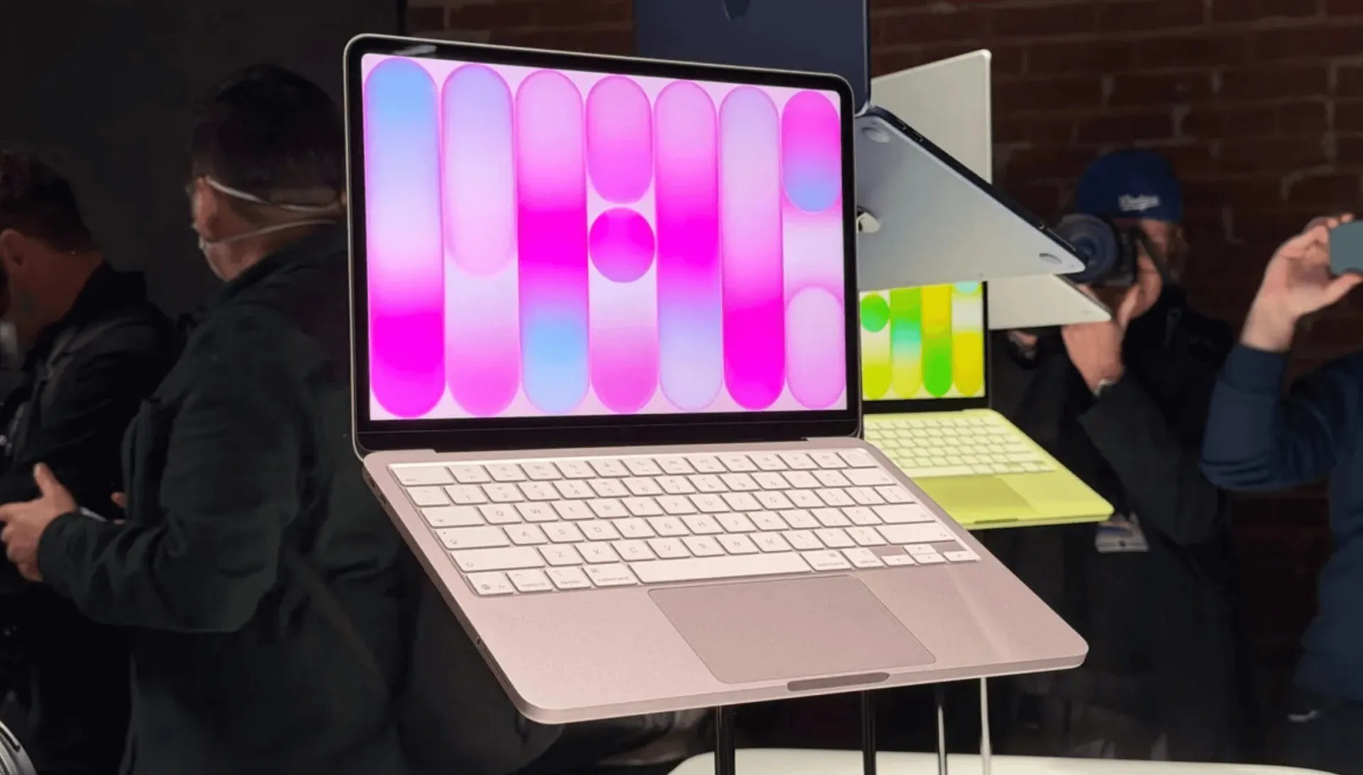 MacBook Neo проти MacBook Air