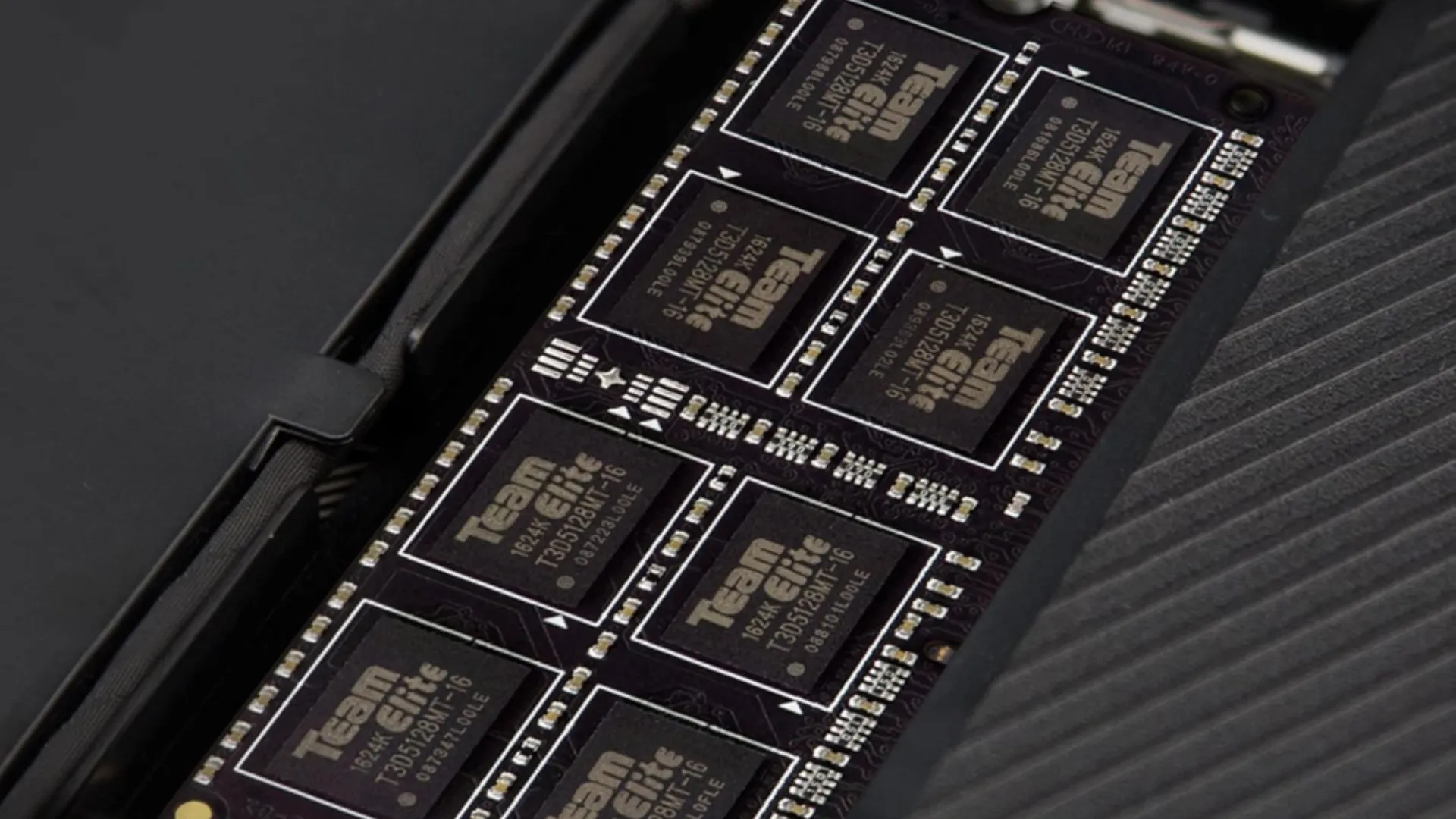 Оперативная память Team Elite SO-DIMM DDR3 8GB 1x8GB 1600MHz (TED3L8G1600C11-S01)