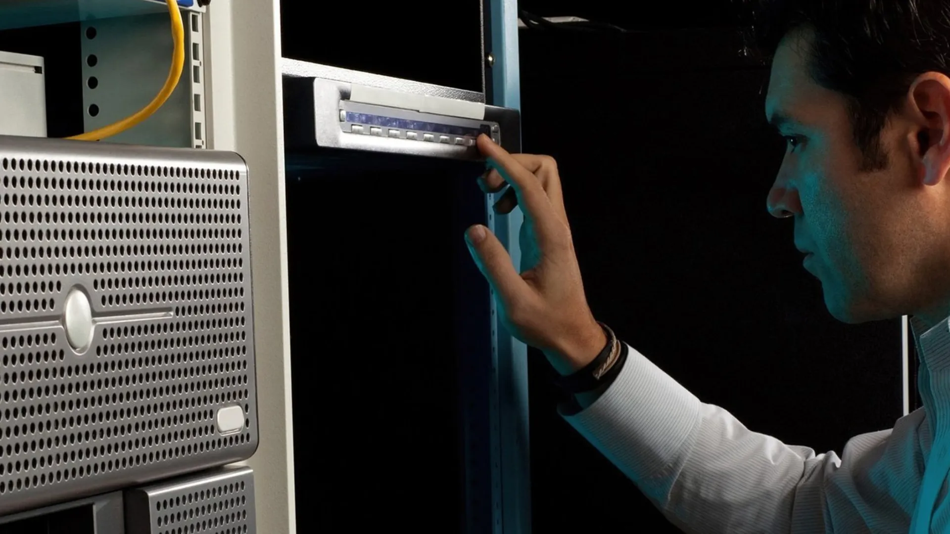 Жесткий диск Western Digital Purple 4TB 3.5" 256MB 5400rpm (WD43PURZ)