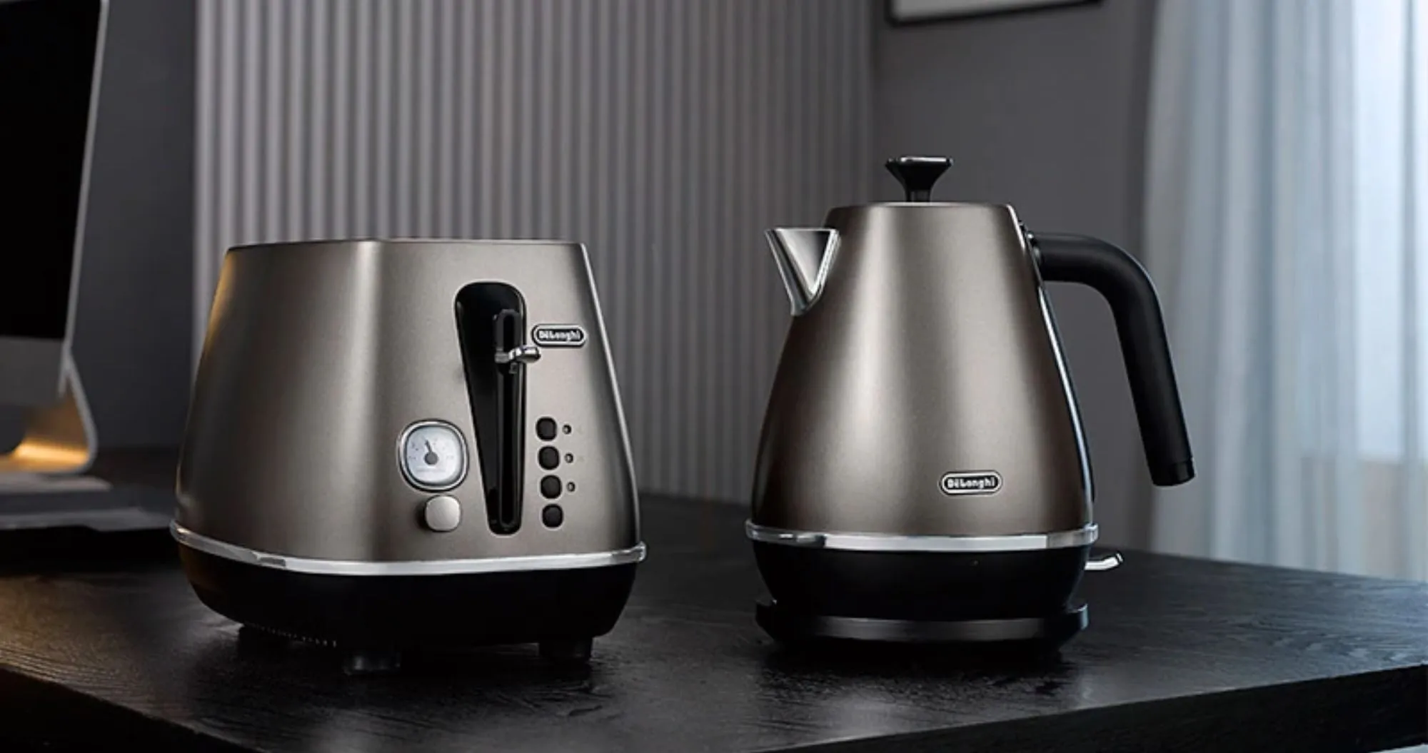 Электрочайник DeLonghi KBIN 2001 TB (Distinta Titanium)