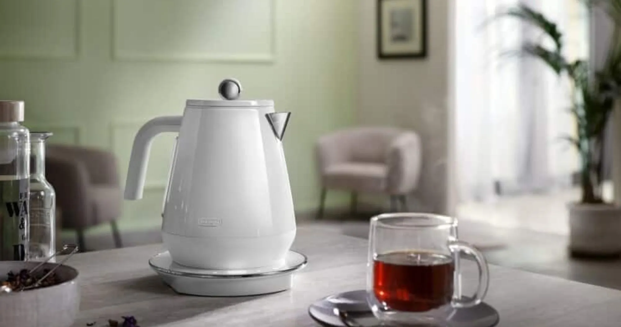 Электрочайник DeLonghi Eclettica SpecialTea KBY 2011 W