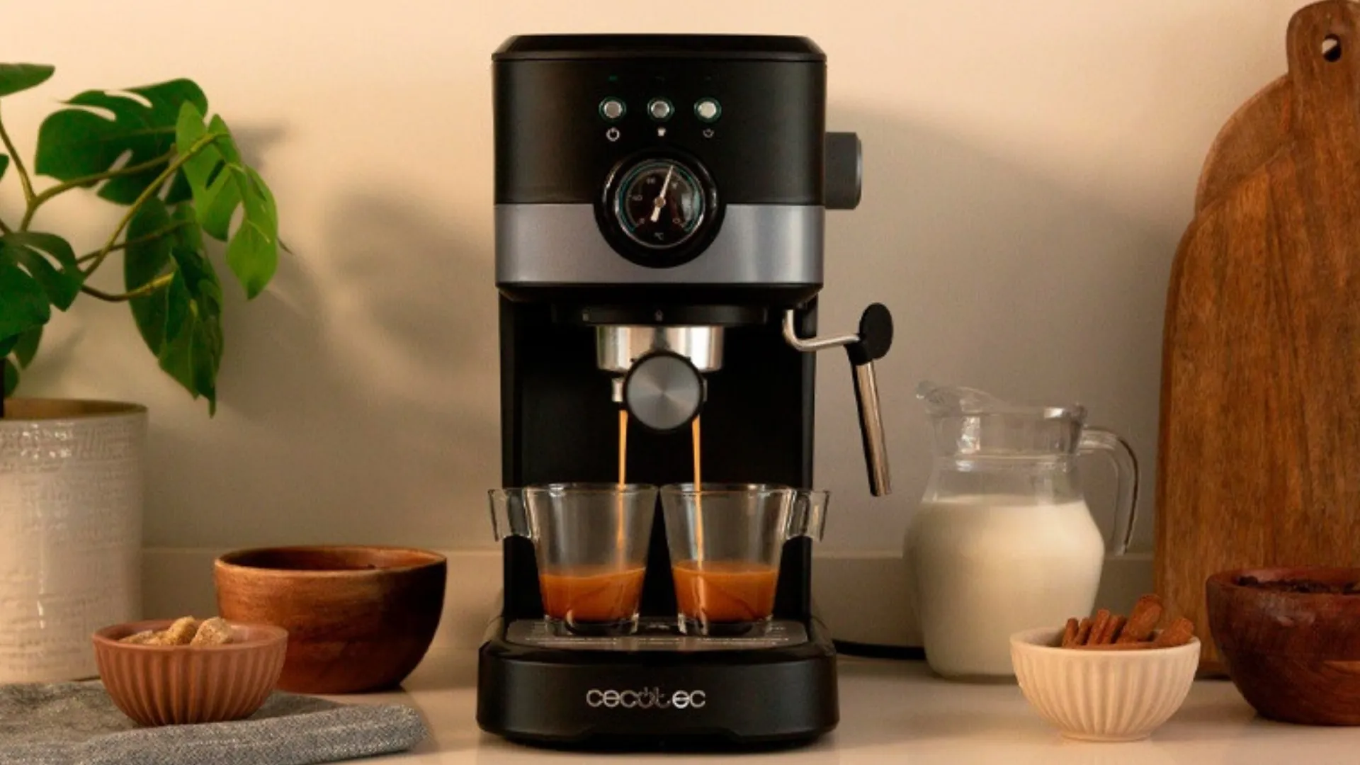 Кавомашина ріжкова Cecotec Power Espresso 20 Pecan Pro (Black)