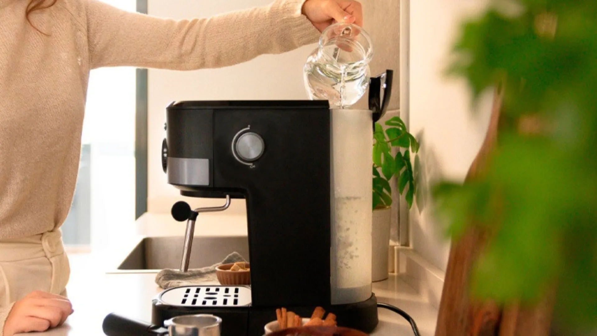 Кавомашина ріжкова Cecotec Power Espresso 20 Pecan Pro (Black)