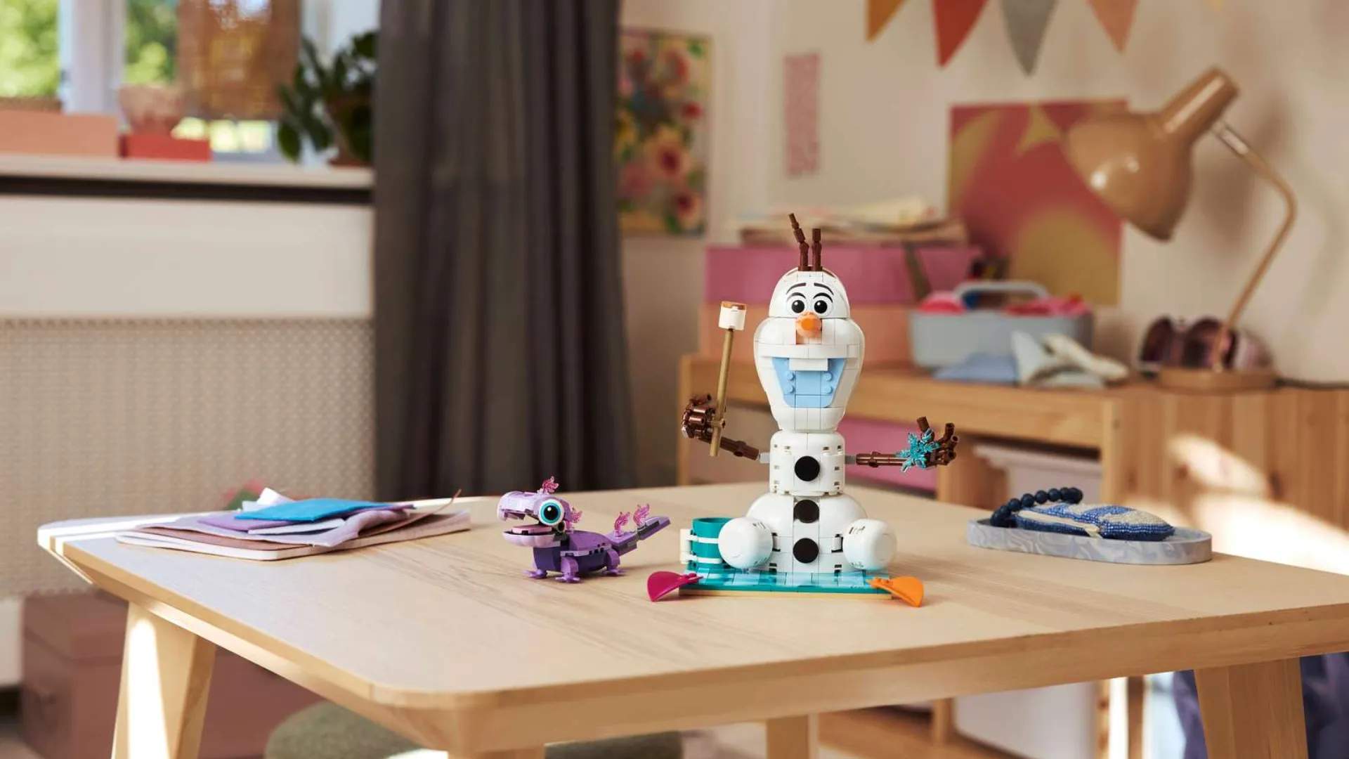 Конструктор LEGO Disney Веселощі на пікніку Олафа та Бруні (43287)