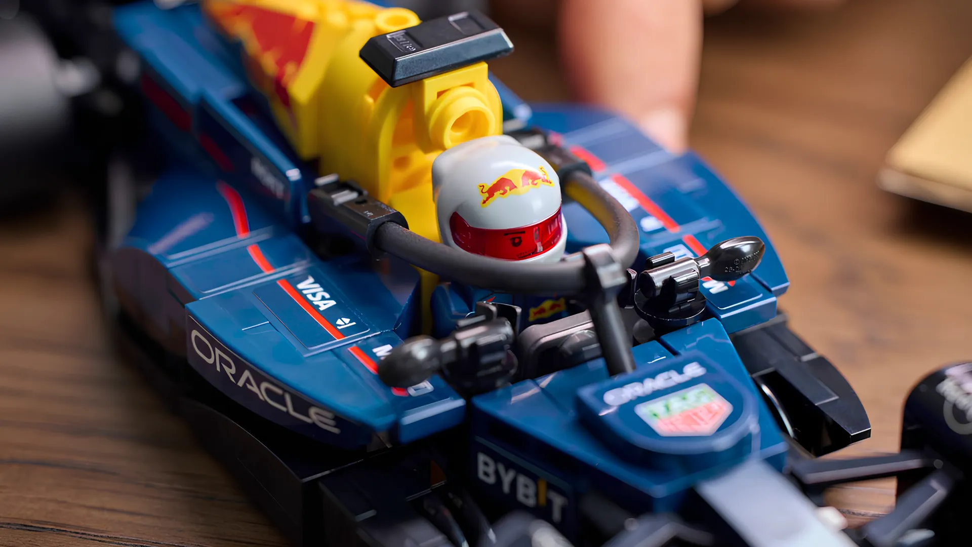 Конструктор LEGO Speed Champions Гоночный автомобиль F1 Oracle Red Bull Racing RB20 (77243)