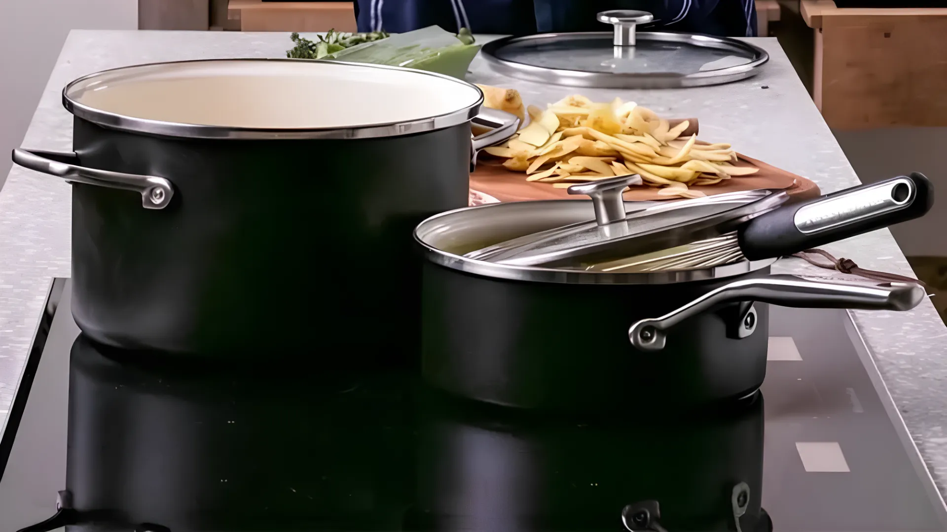 Ківш з кришкою KitchenAid Steel Core 18 см 2 л (Black) (CC005998-001)