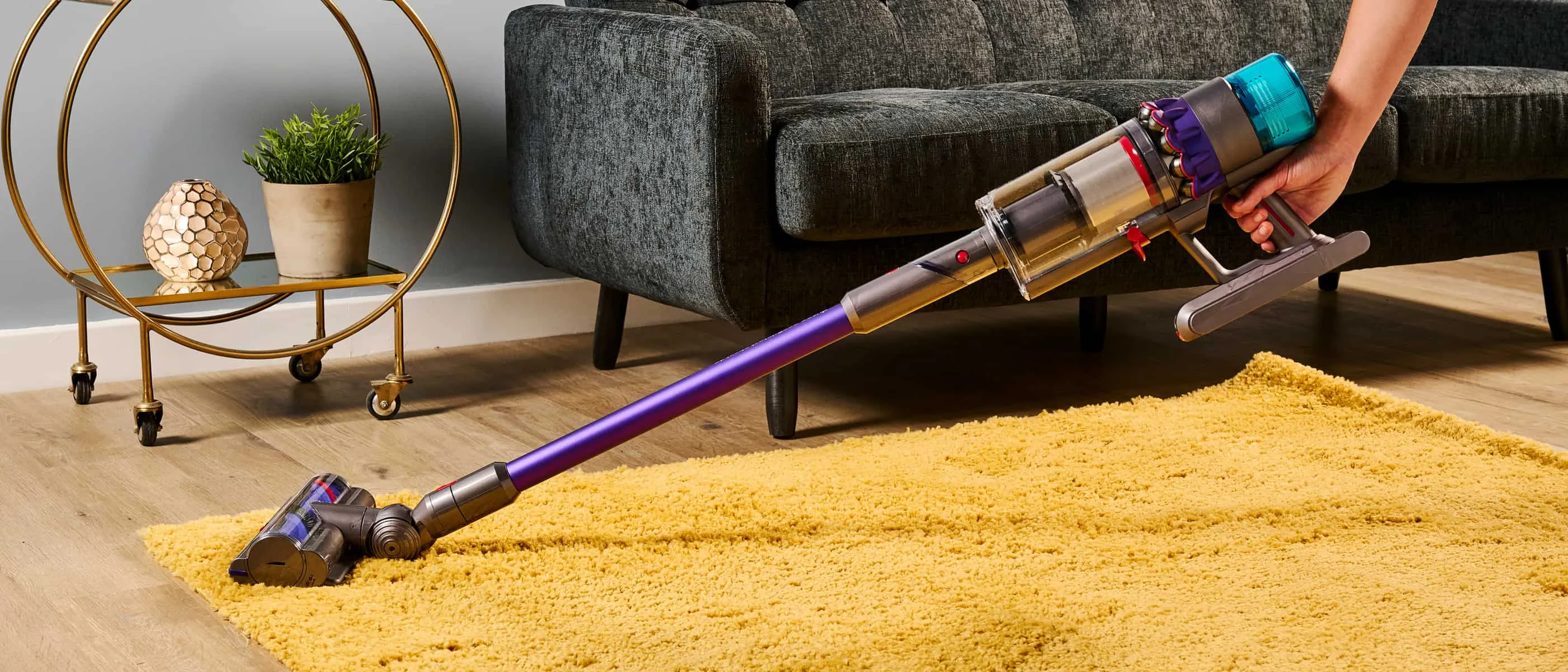 Dyson V15s Detect Submarine у вертикальному положенні