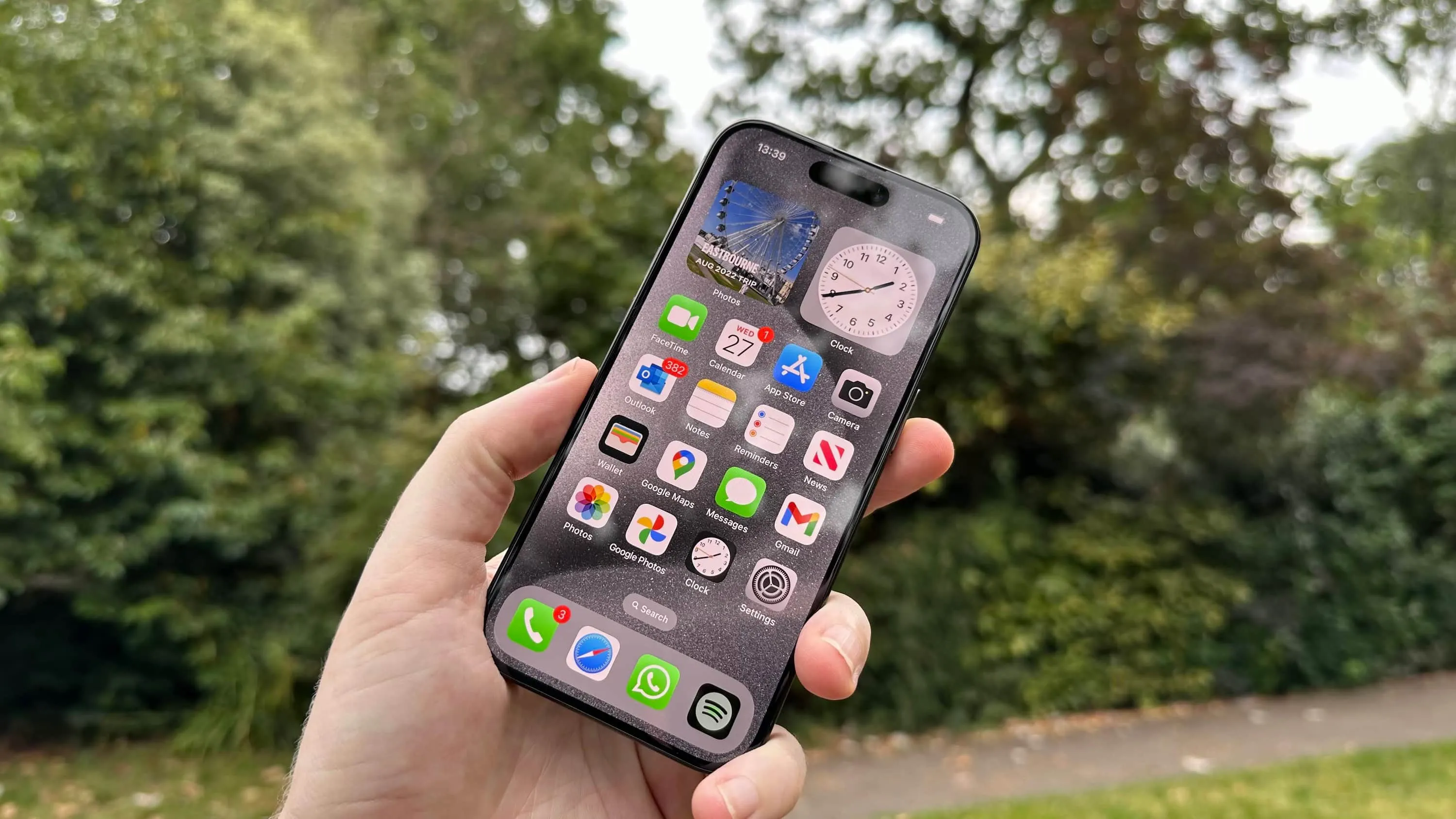 iPhone 17 Pro дисплей