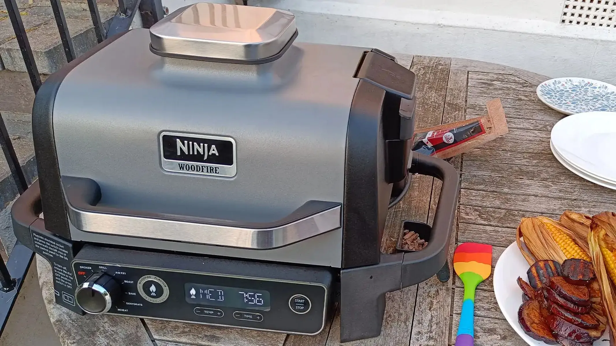Ninja Woodfire на столе