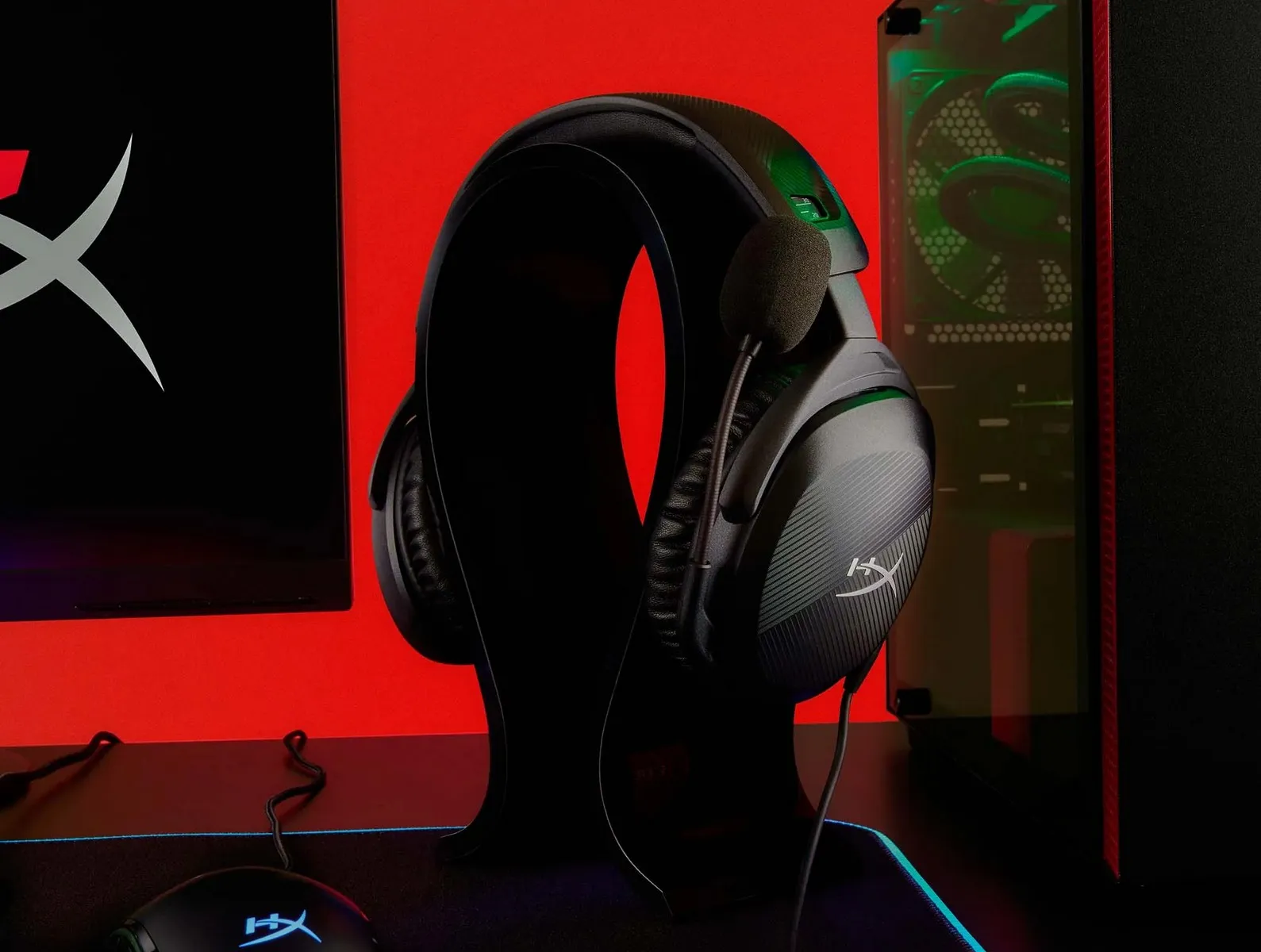 HyperX Cloud на столі