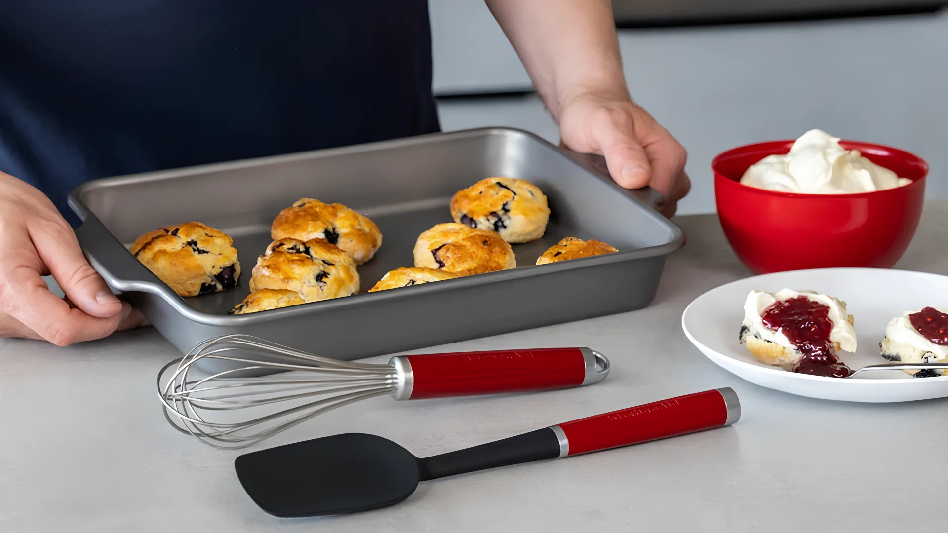 Набор кухонных принадлежностей KitchenAid Coreline 2 предмета (Red) (KQG463OHERE)