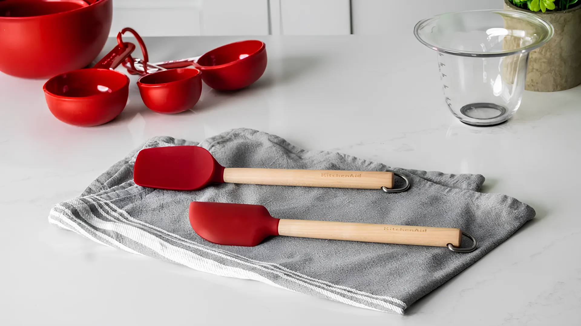 Набір лопаток для тіста KitchenAid Coreline 2 шт 23.5 см береза (Red) (KQR750OHERE)