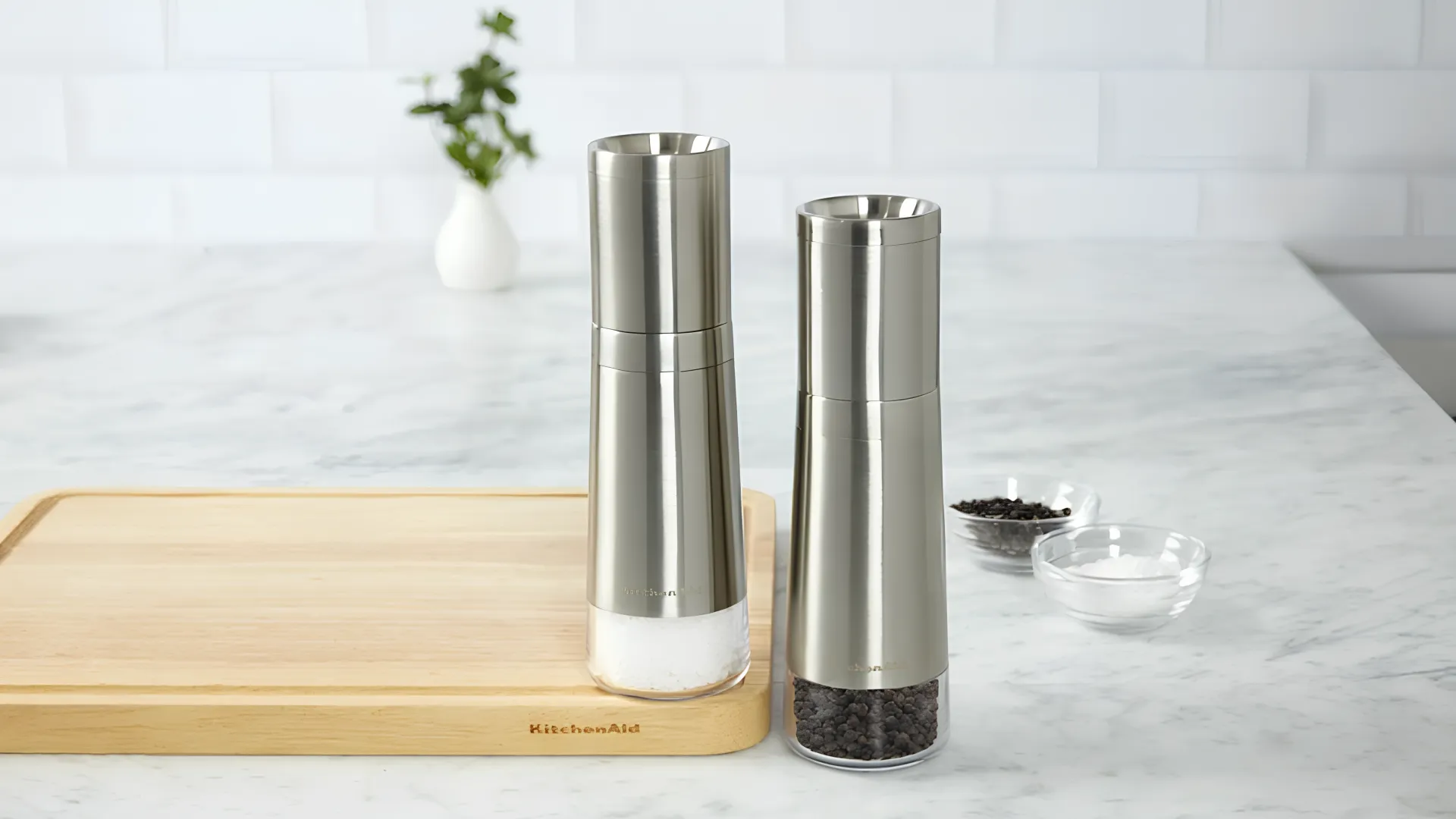 Набір млинків для солі та перцю KitchenAid Universal 2 шт 20.3 см (Silver) (KOG988OSSSA)