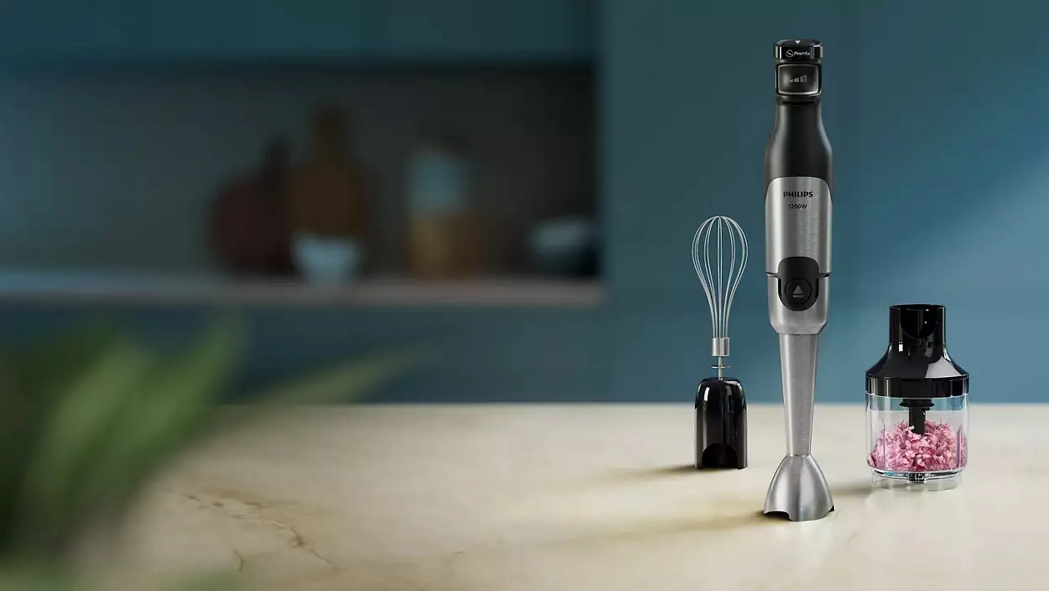 Блендер Philips на кухонному столі