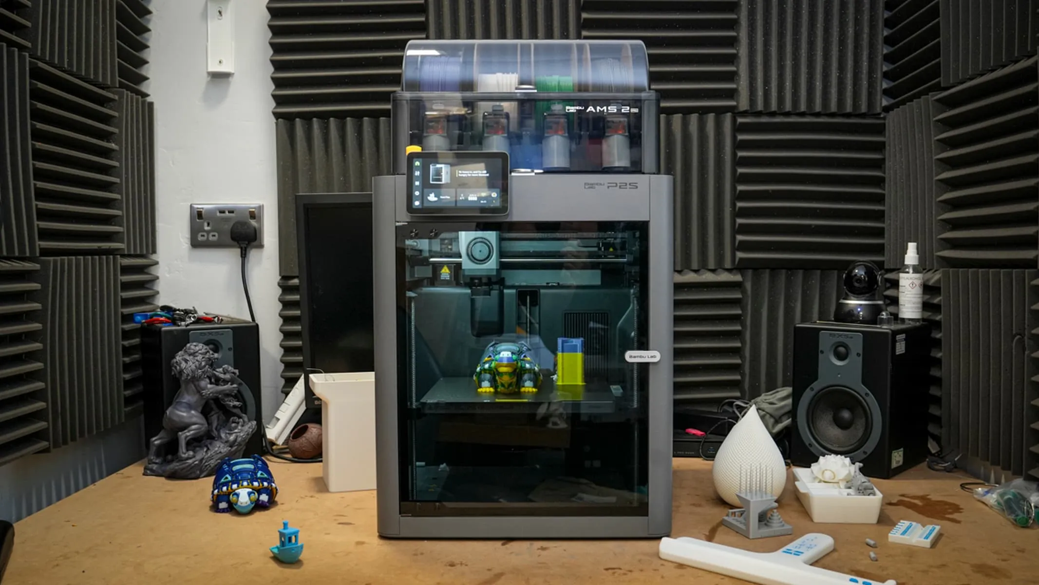 Bambu Lab P2S на робочому столі