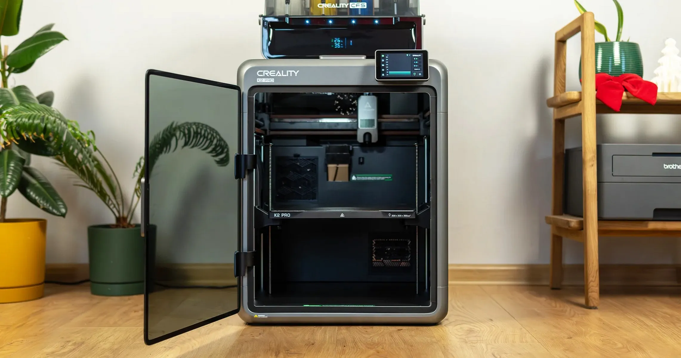 Creality K2 Pro Combo в комнате на полу