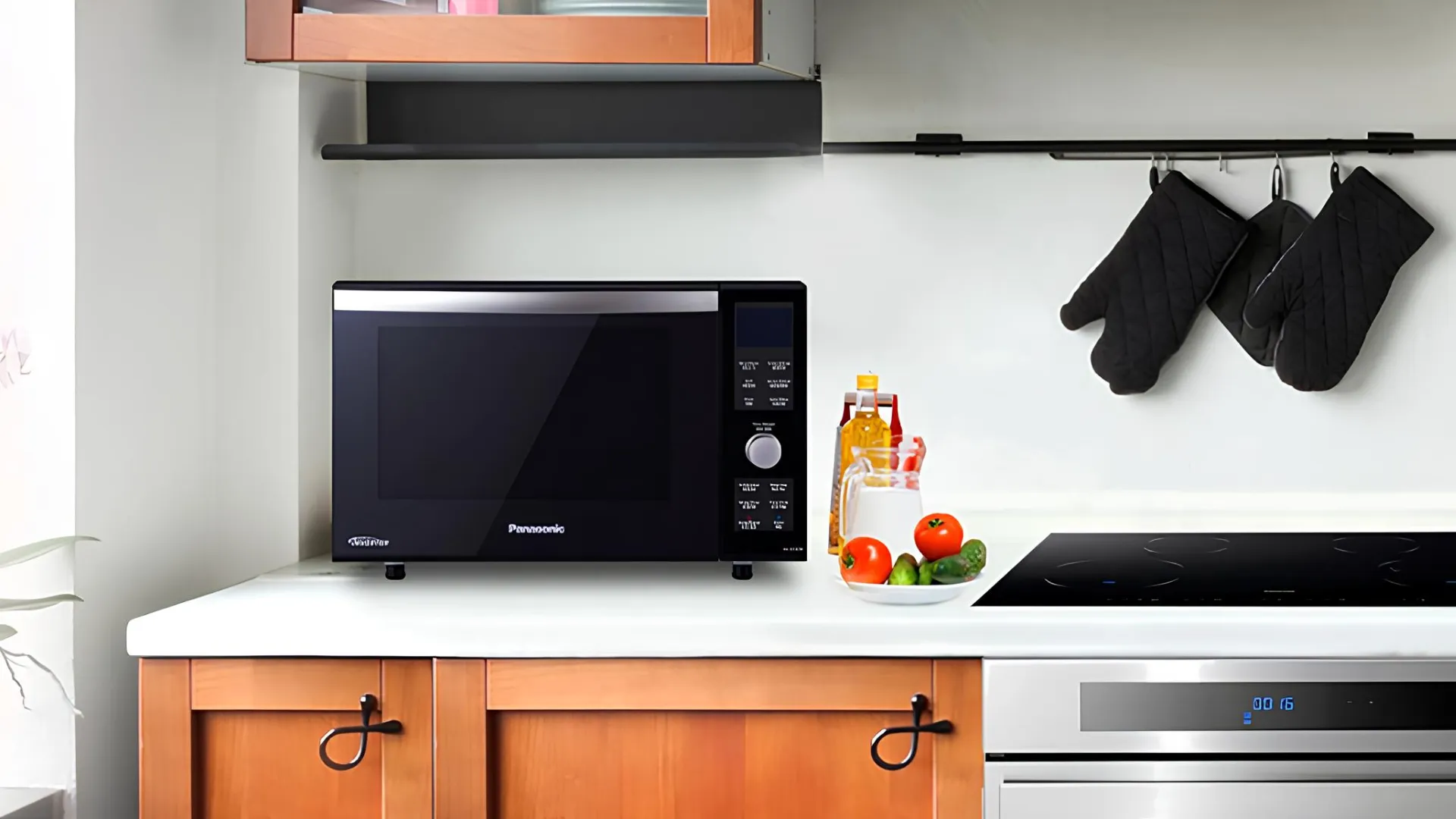 Мікрохвильова піч Panasonic NN-DF383BZPE (Black)