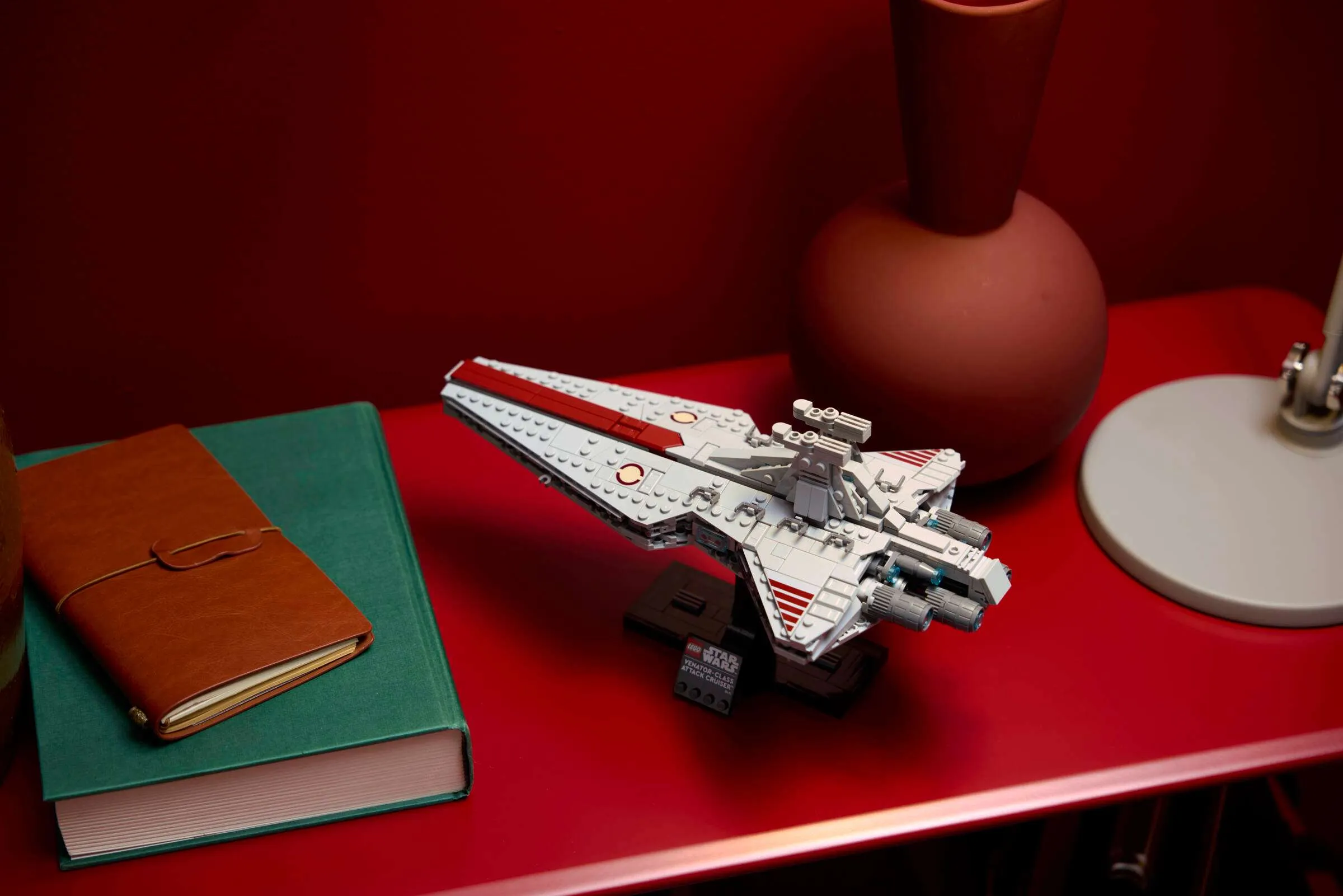 Конструктор LEGO Star Wars Звездный крейсер класса «Венатор» (75441)