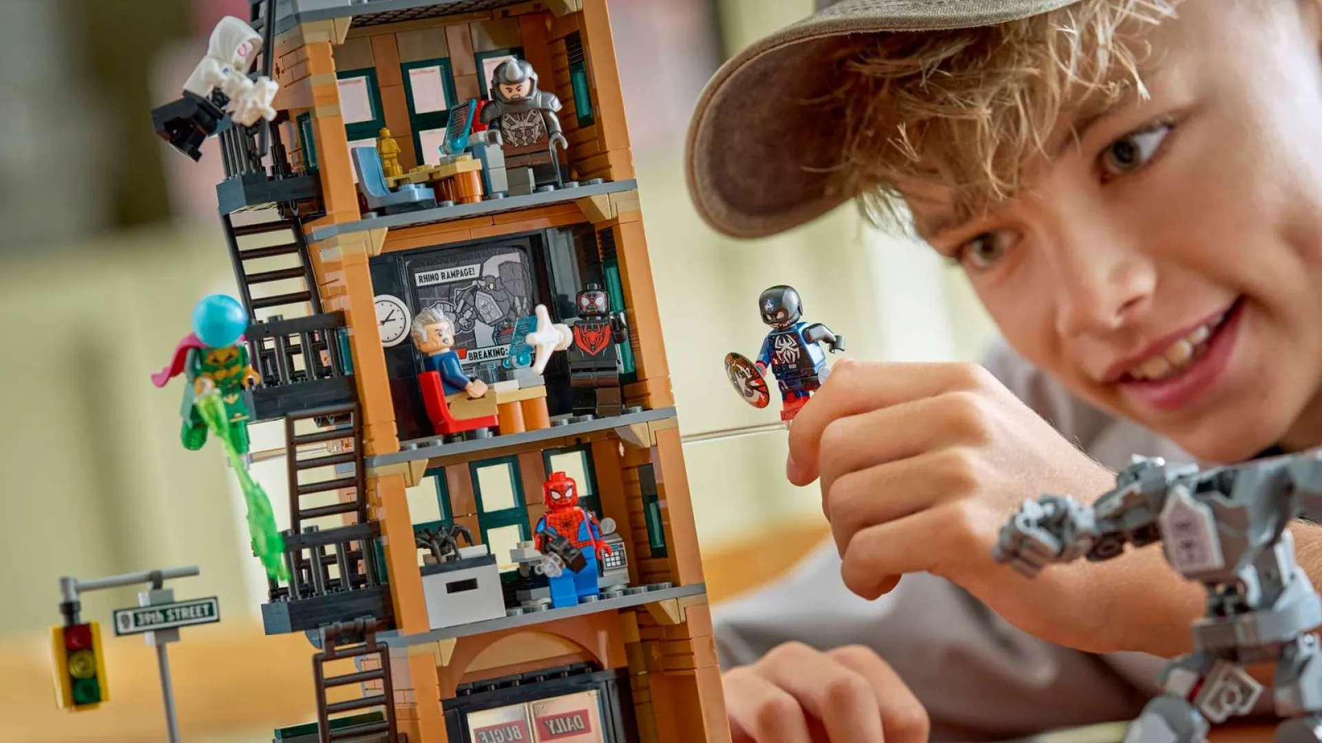 Конструктор LEGO Marvel Человек-паук против Мистерио: Дейли Бьюгл (76342)