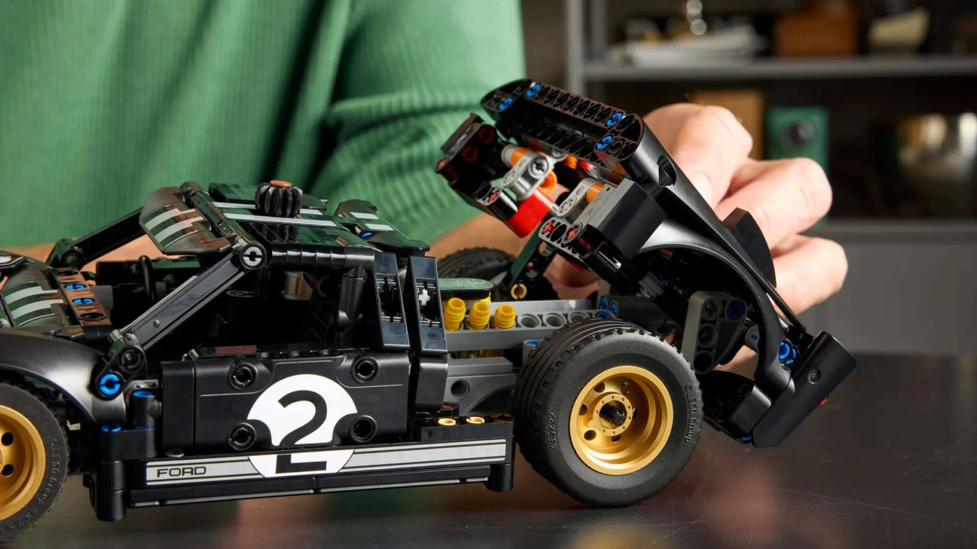 Конструктор LEGO Technic Автомобиль для гонки Ford GT40 MKII 1966 года (42223)