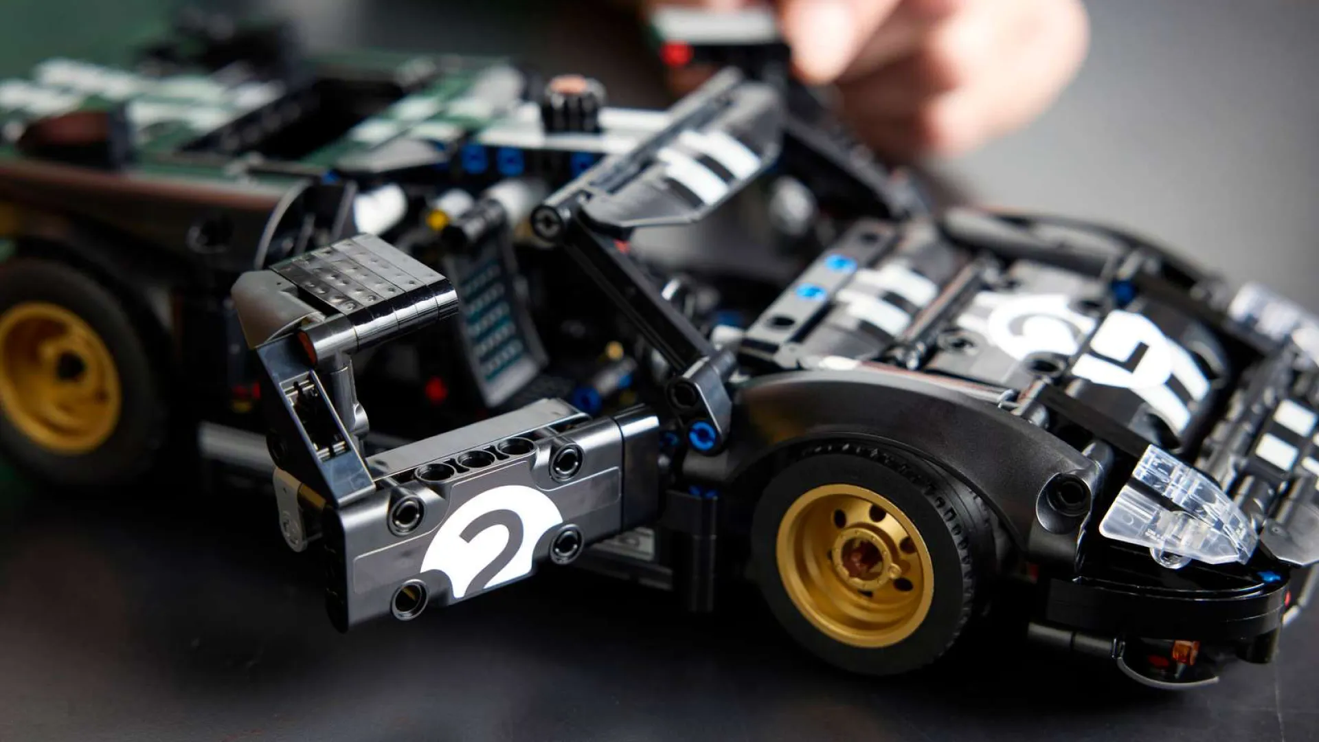Конструктор LEGO Technic Автомобиль для гонки Ford GT40 MKII 1966 года (42223)