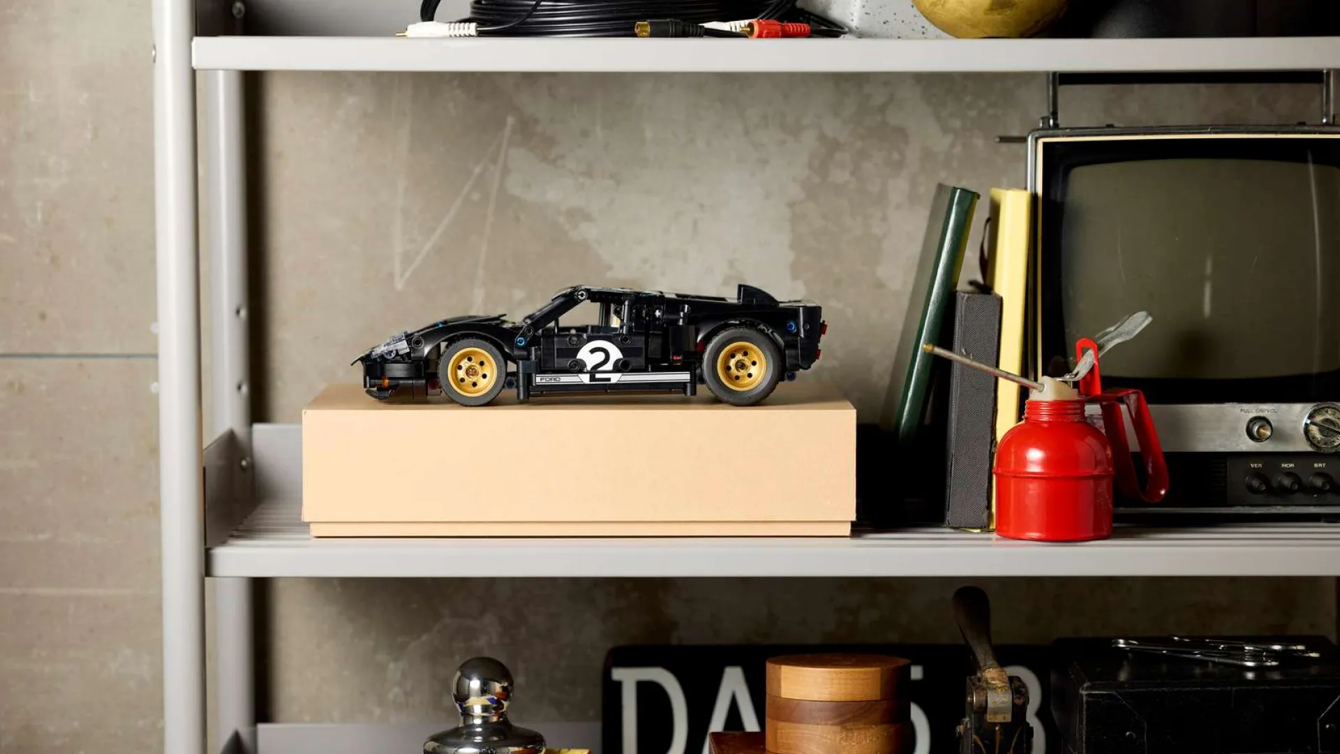 Конструктор LEGO Technic Автомобиль для гонки Ford GT40 MKII 1966 года (42223)