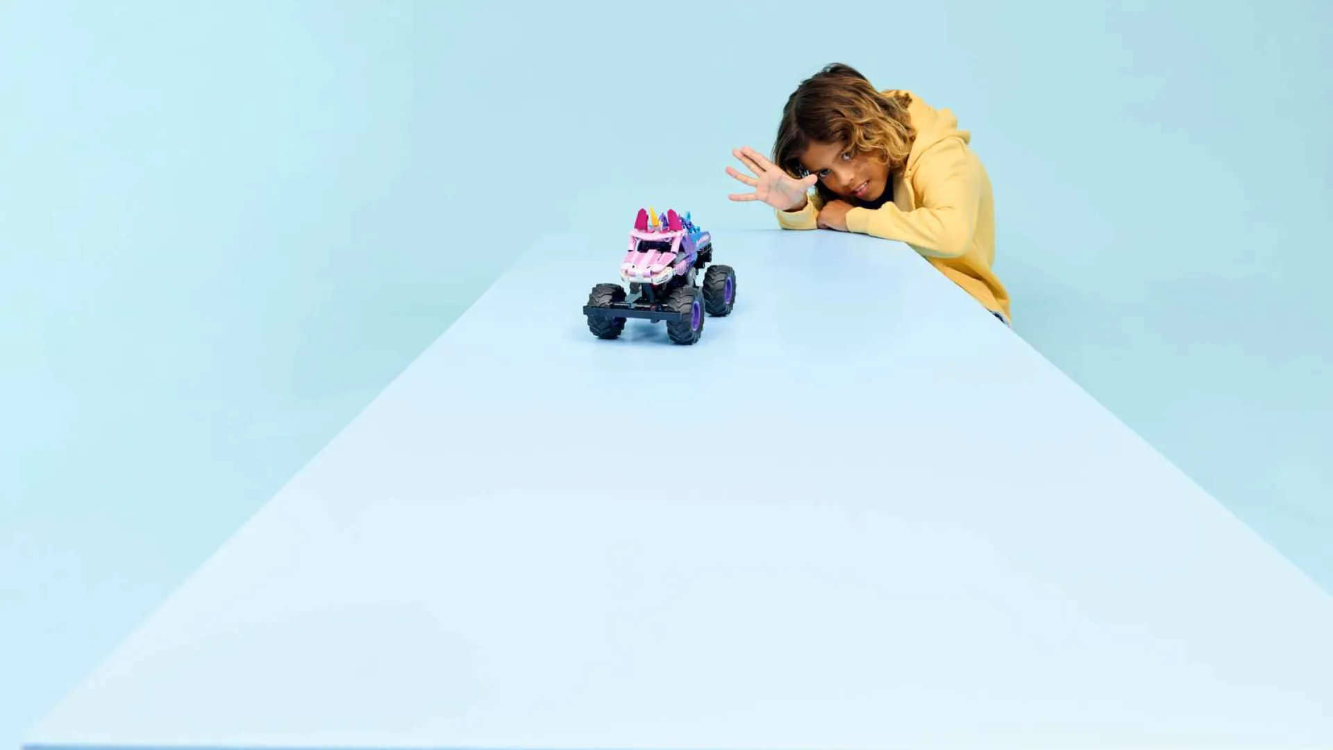 Конструктор LEGO Technic Monster Jam Sparkle Smash с функцией «Pull-Back» (42220)