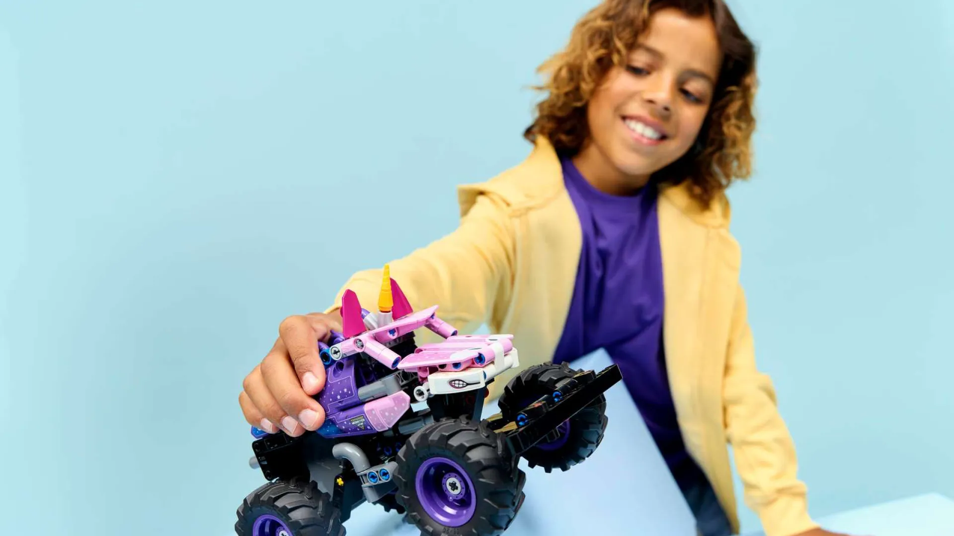 Конструктор LEGO Technic Monster Jam Sparkle Smash с функцией «Pull-Back» (42220)