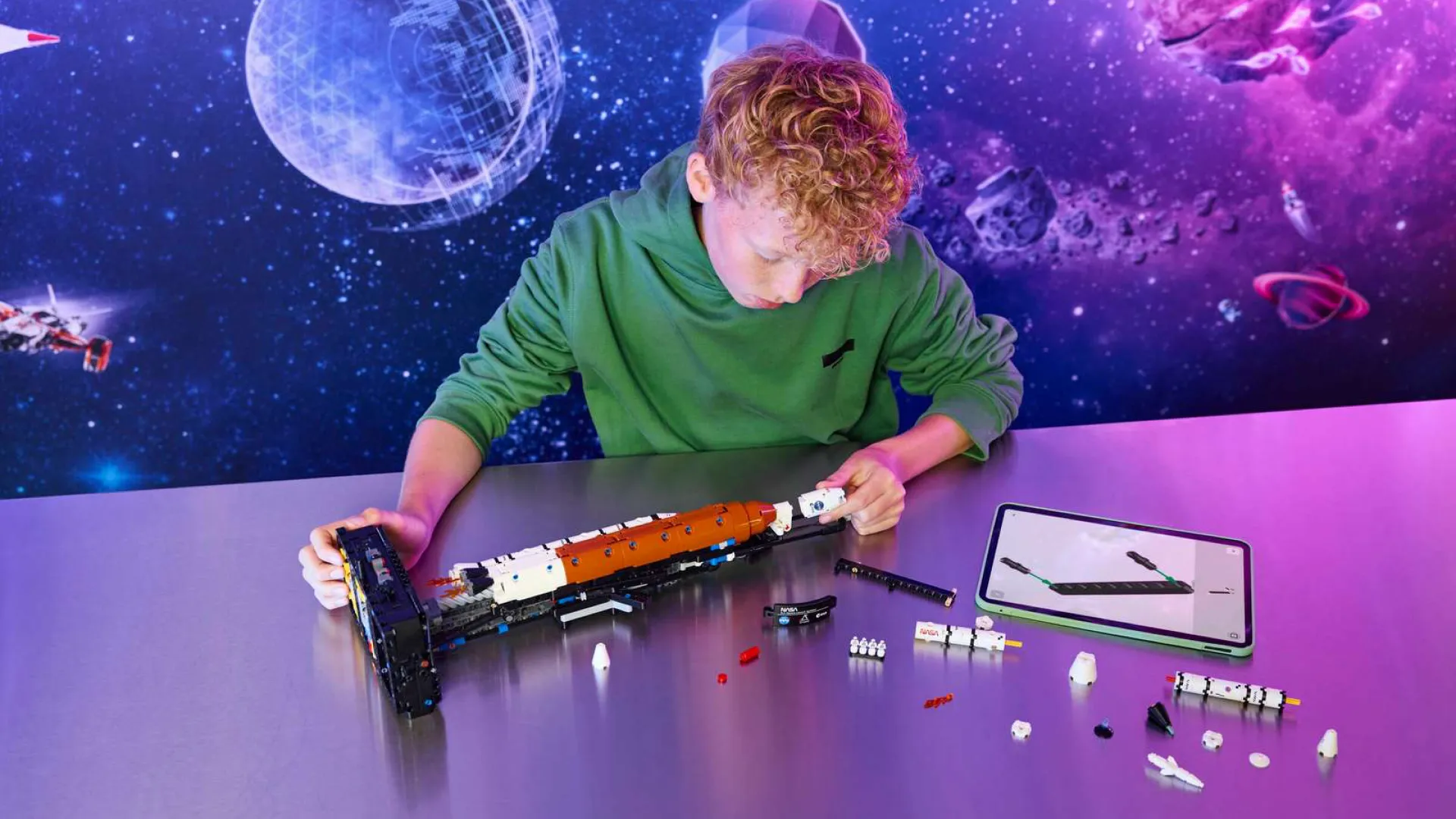 Конструктор LEGO Technic Ракета із системою космічного запуску NASA Artemis (42221)