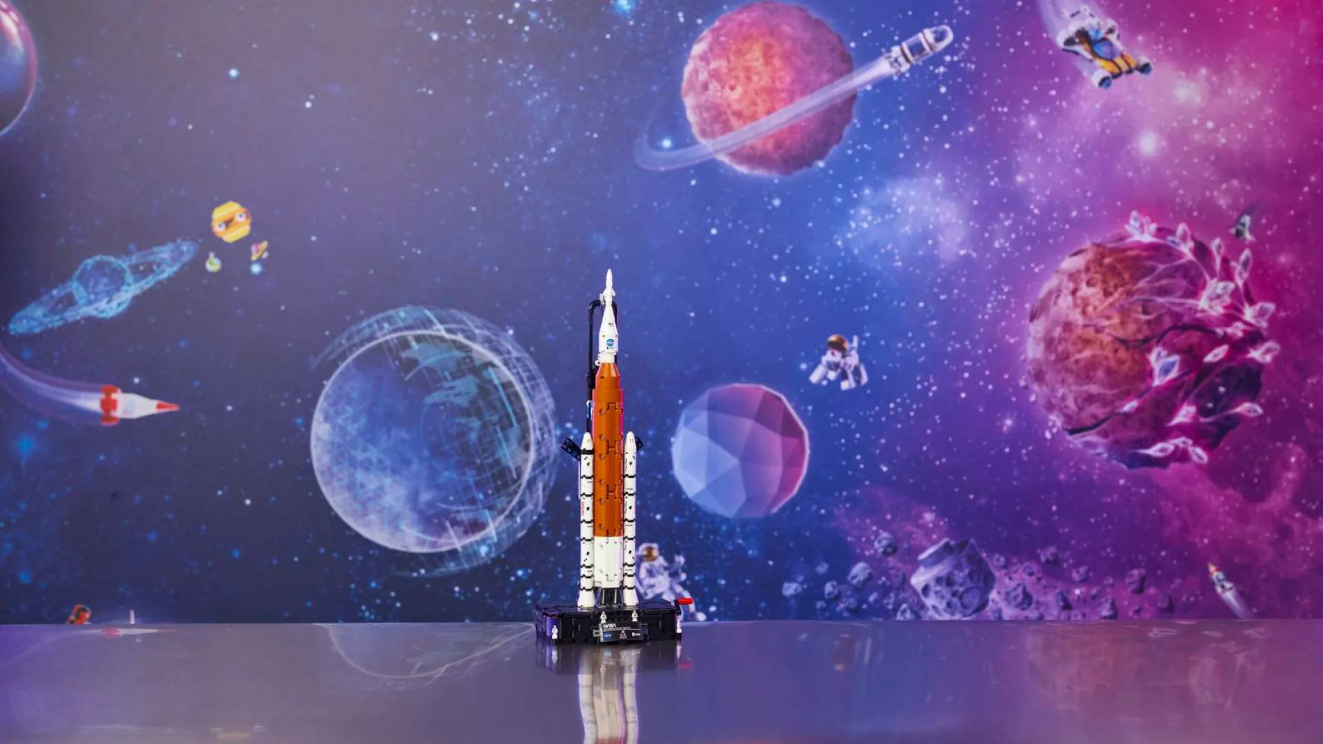 Конструктор LEGO Technic Ракета із системою космічного запуску NASA Artemis (42221)