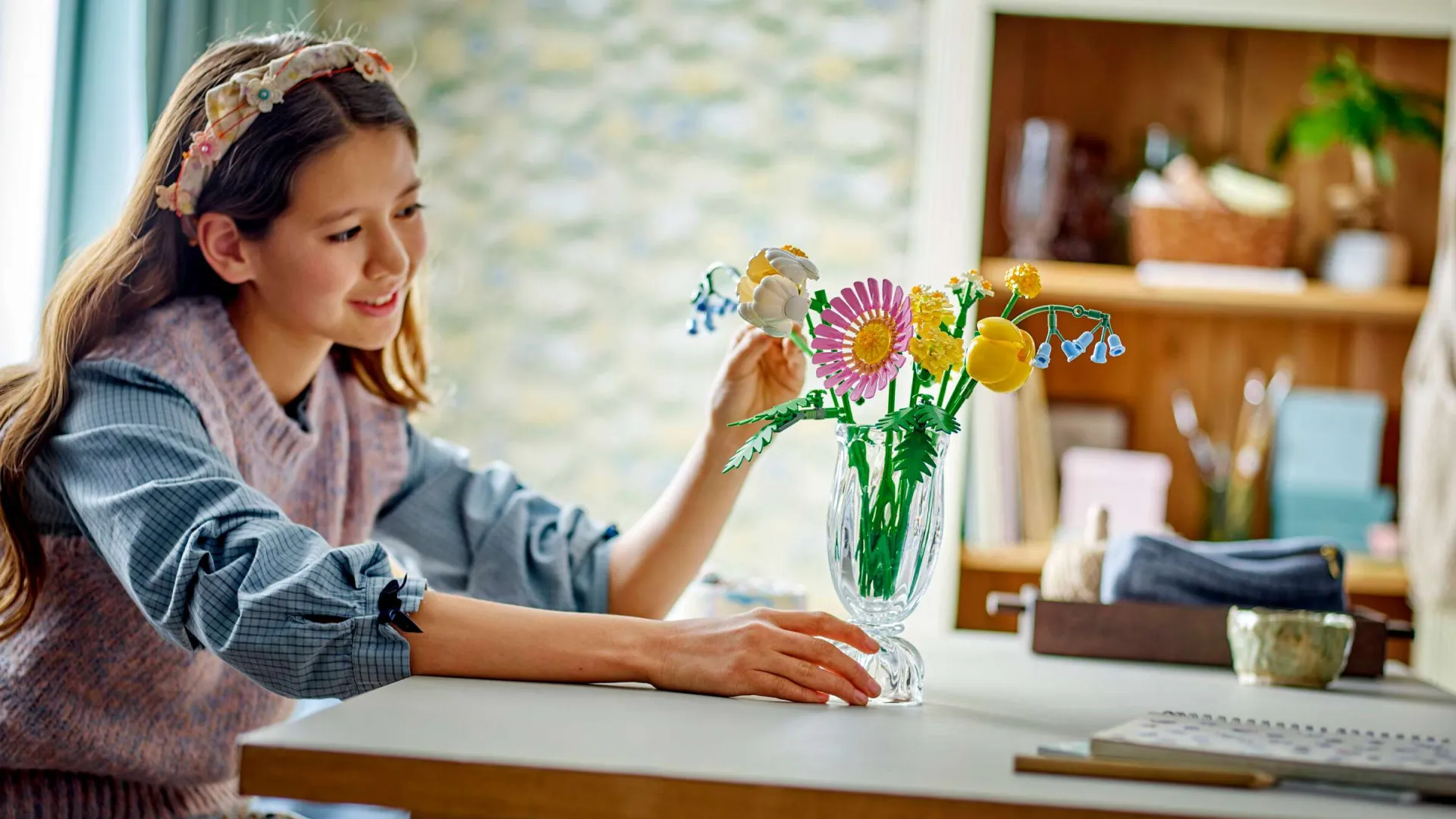 Конструктор LEGO Botanicals Миниатюрный солнечный букет (10347)
