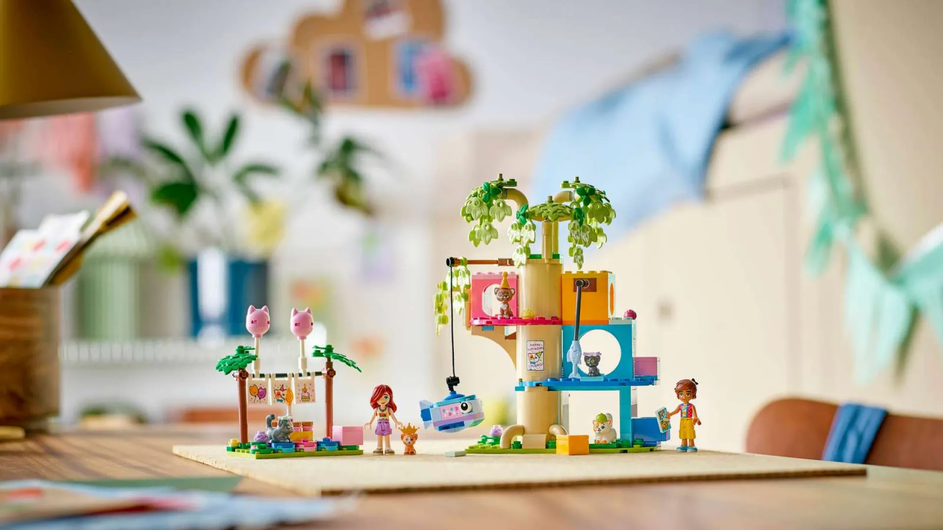 Конструктор LEGO Friends День рождения кота и дом на дереве (42666)