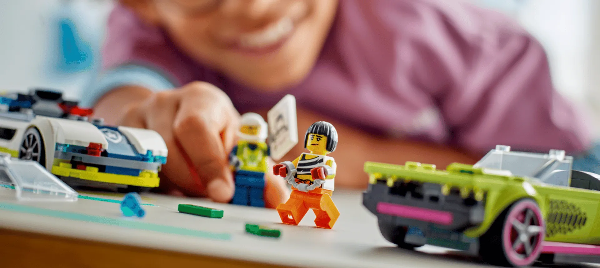 Конструктор LEGO City "Погоня за гонщиком на полицейской машине" (60415)