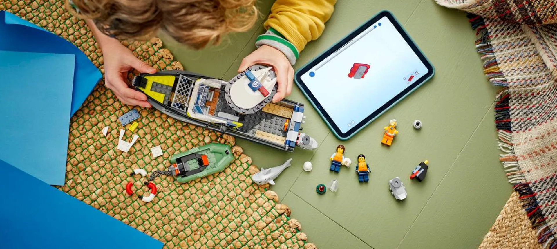 Конструктор LEGO City Переслідування на поліцейському катері (60456)