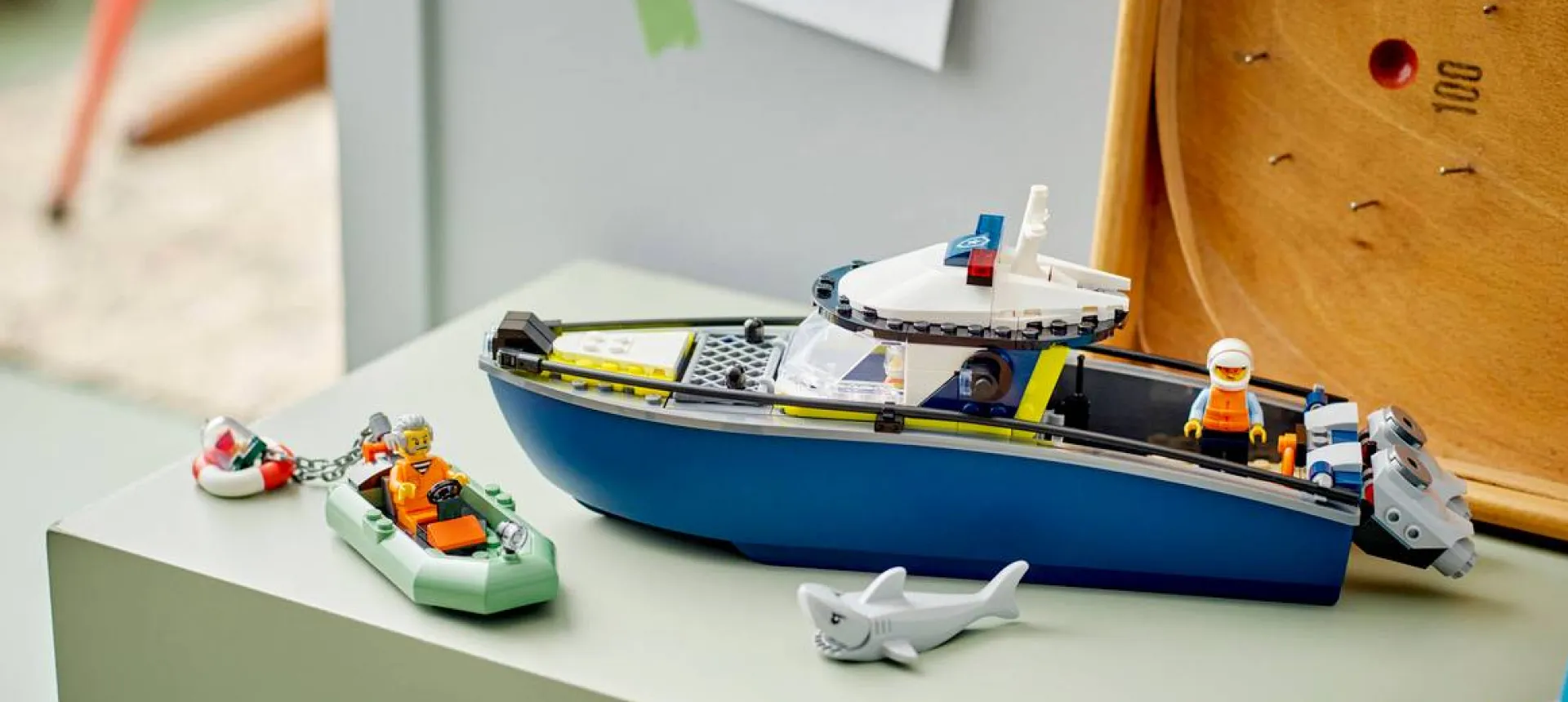 Конструктор LEGO City Переслідування на поліцейському катері (60456)