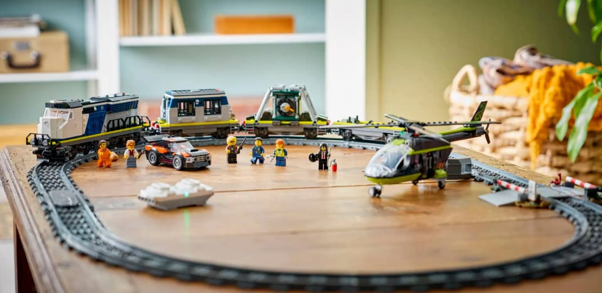 Конструктор LEGO City "Ограбление полицейского поезда" (60508)