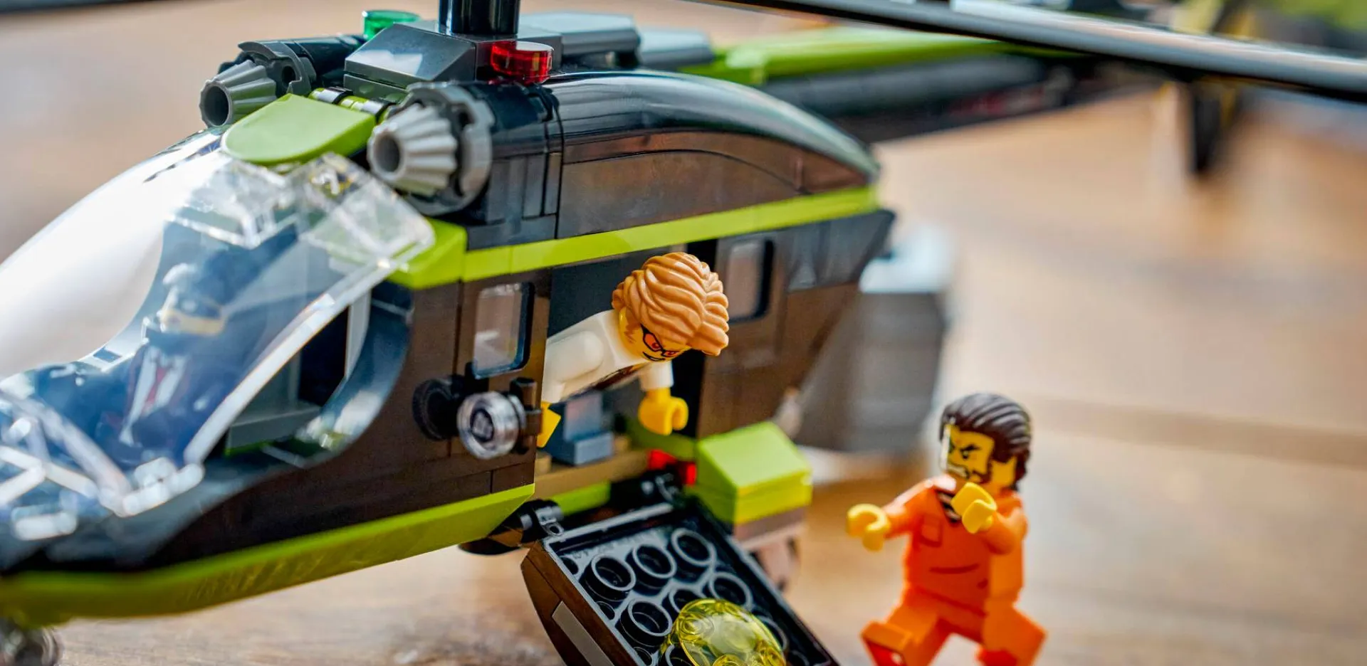 Конструктор LEGO City "Ограбление полицейского поезда" (60508)