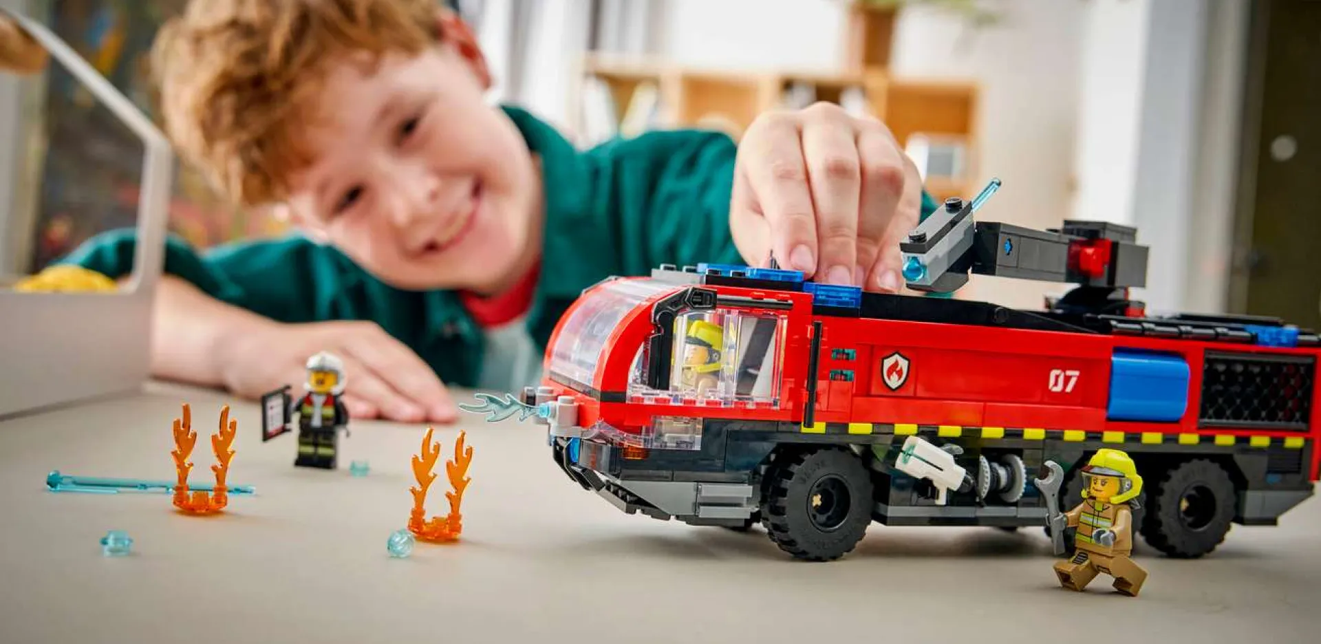 Конструктор LEGO City Пожарный грузовик в аэропорту (60499)