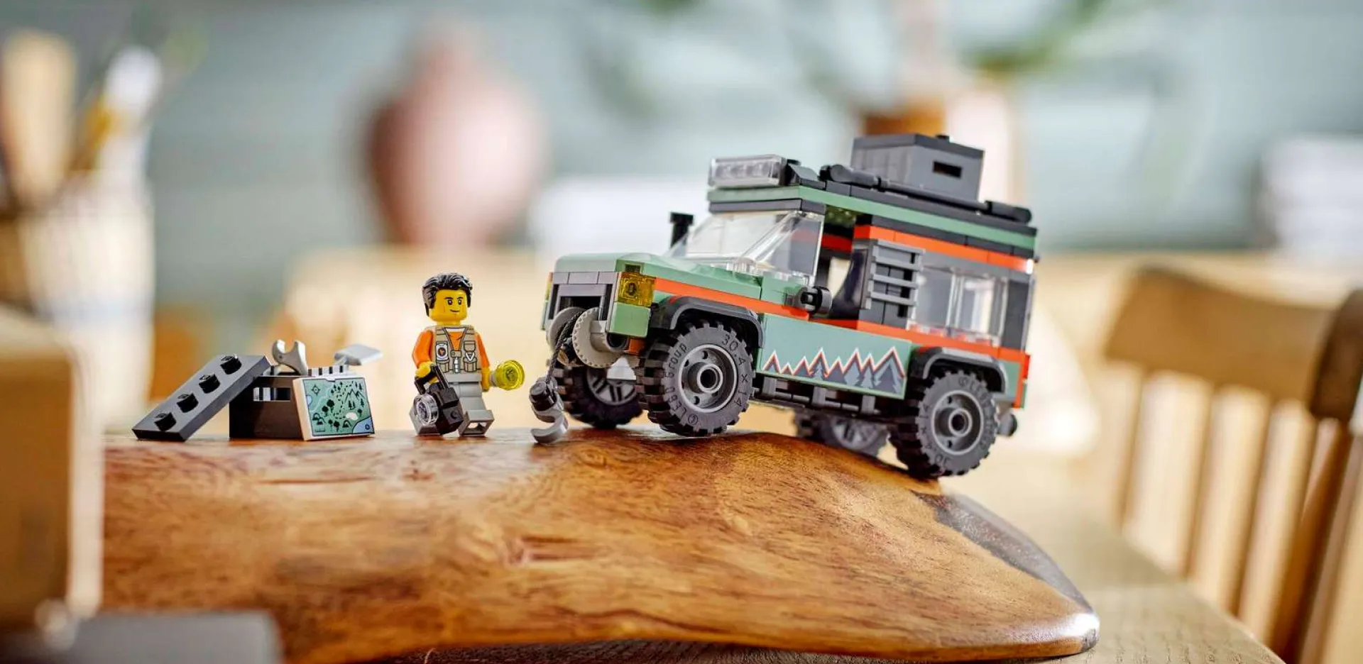 Конструктор LEGO City Позашляхова гірська вантажівка 4x4 (60447)