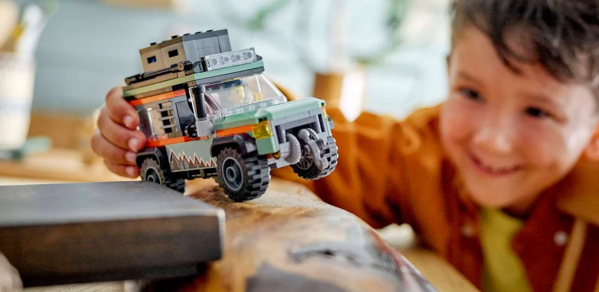 Конструктор LEGO City Позашляхова гірська вантажівка 4x4 (60447)