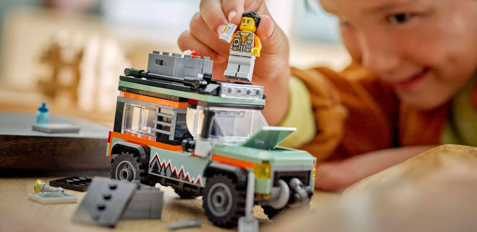 Конструктор LEGO City Позашляхова гірська вантажівка 4x4 (60447)