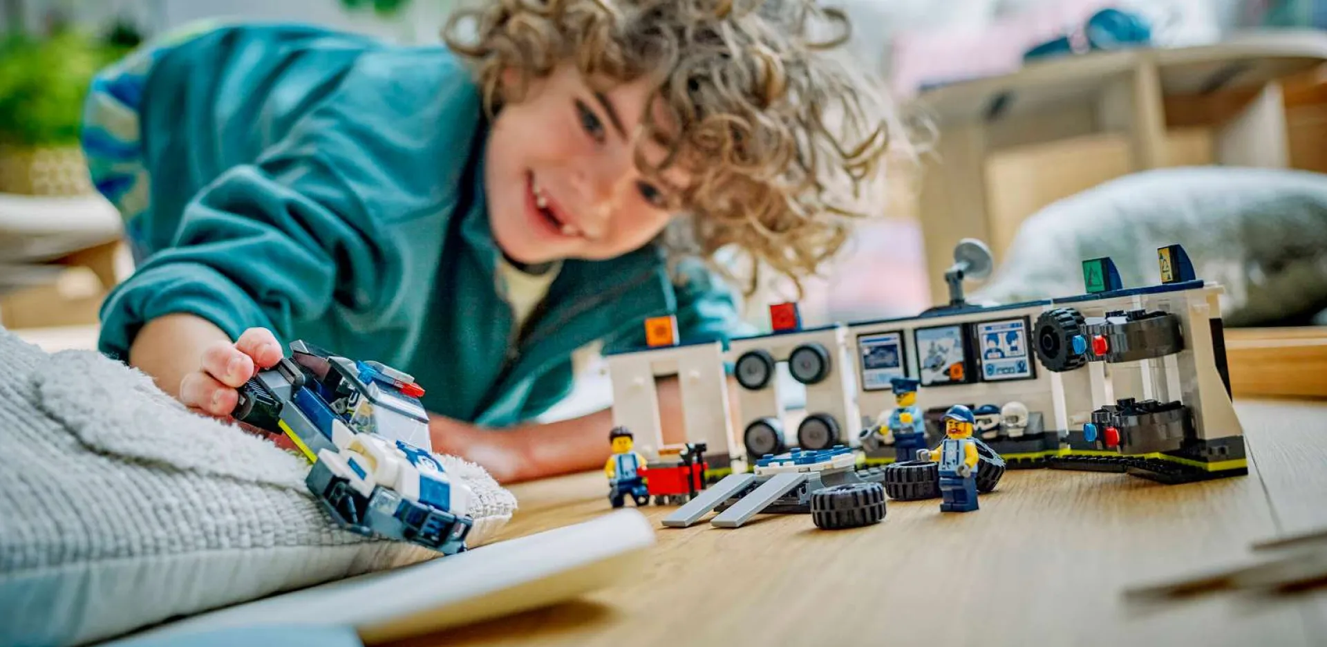 Конструктор LEGO City Специальный гараж для полицейских автомобилей (60457)