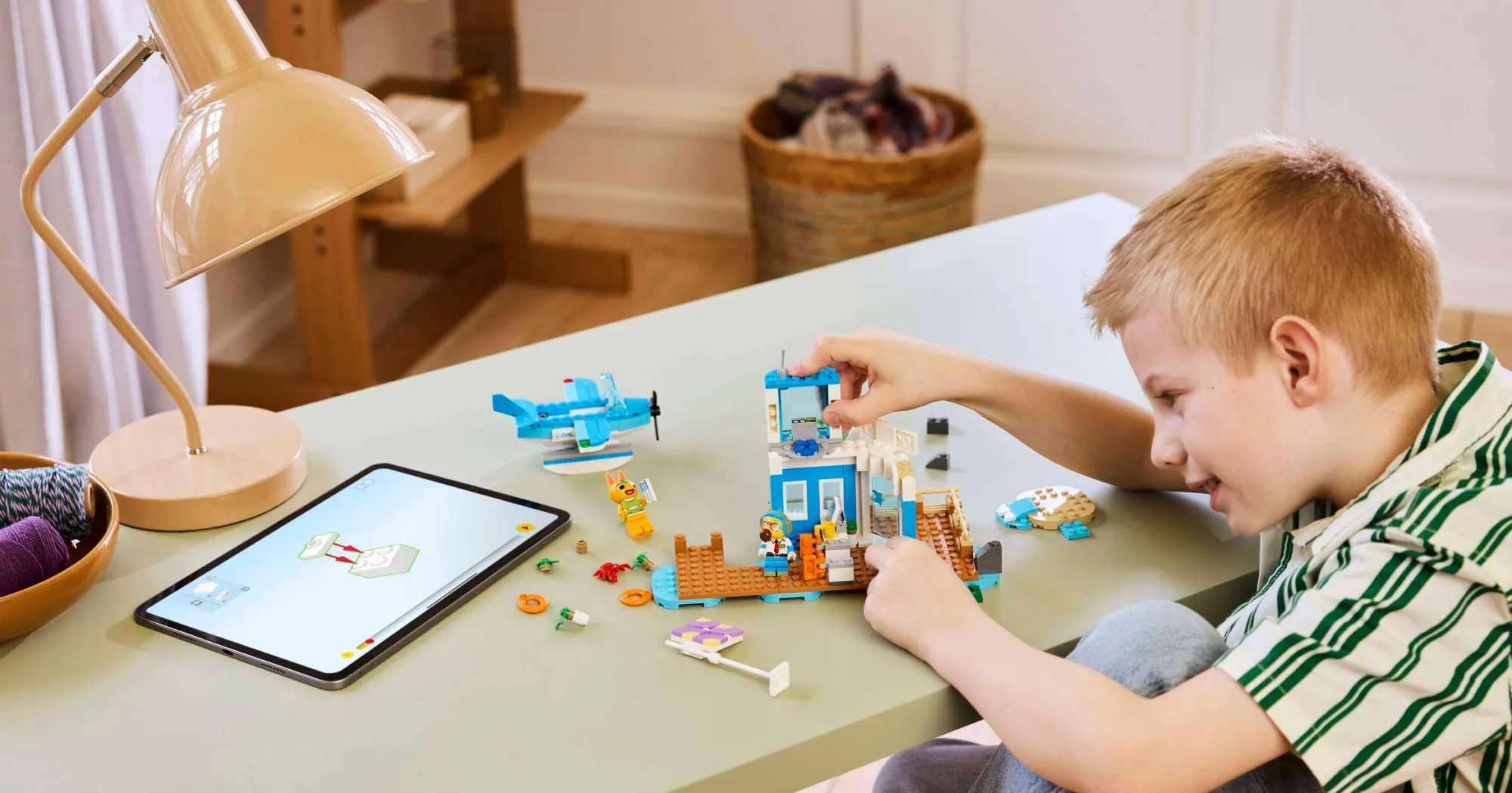 Конструктор LEGO Animal Crossing Летайте с Dodo Airlines (77051)
