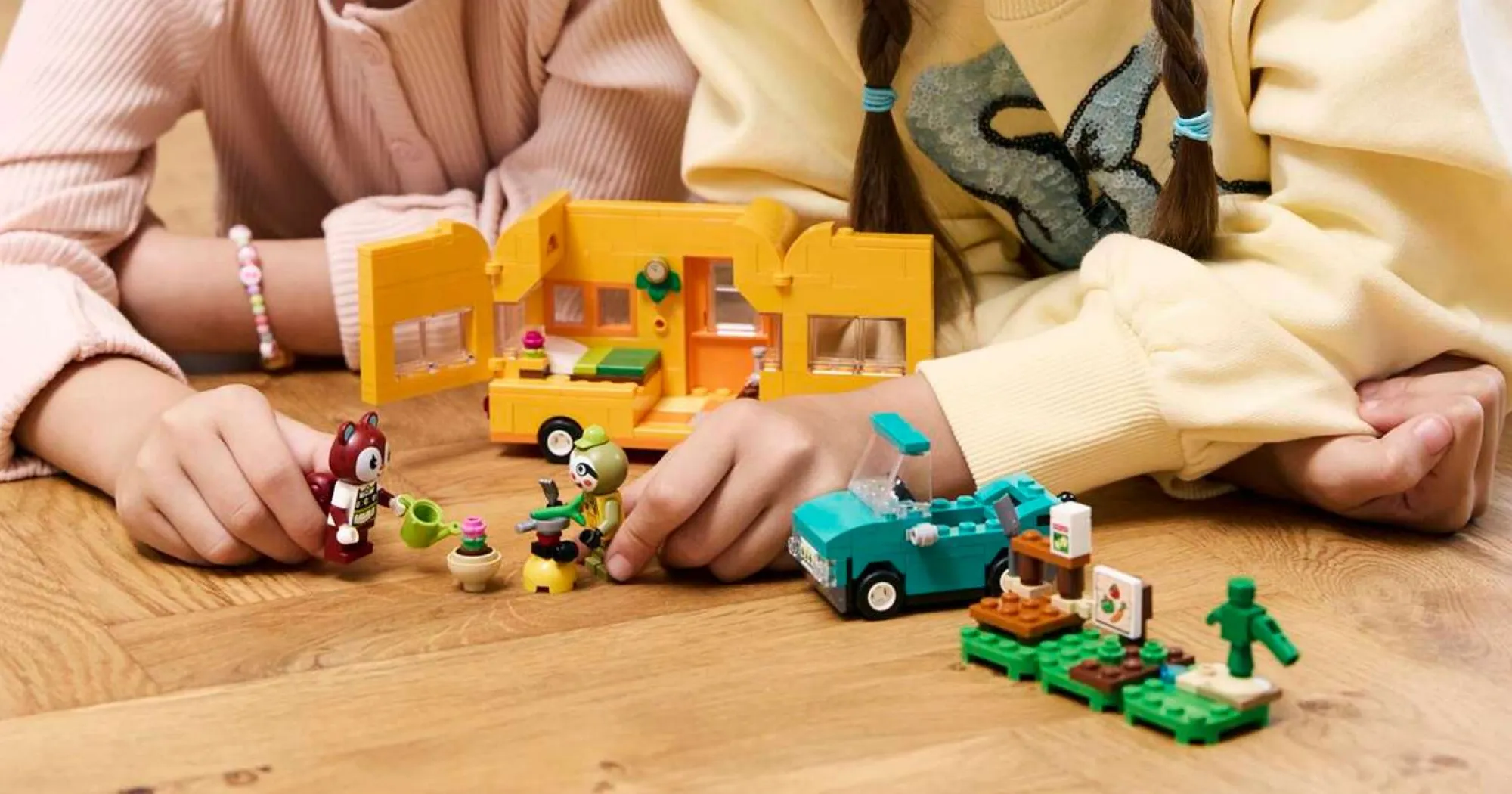 Конструктор LEGO Animal Crossing Садова крамниця і караван, що належать Leif (77054)