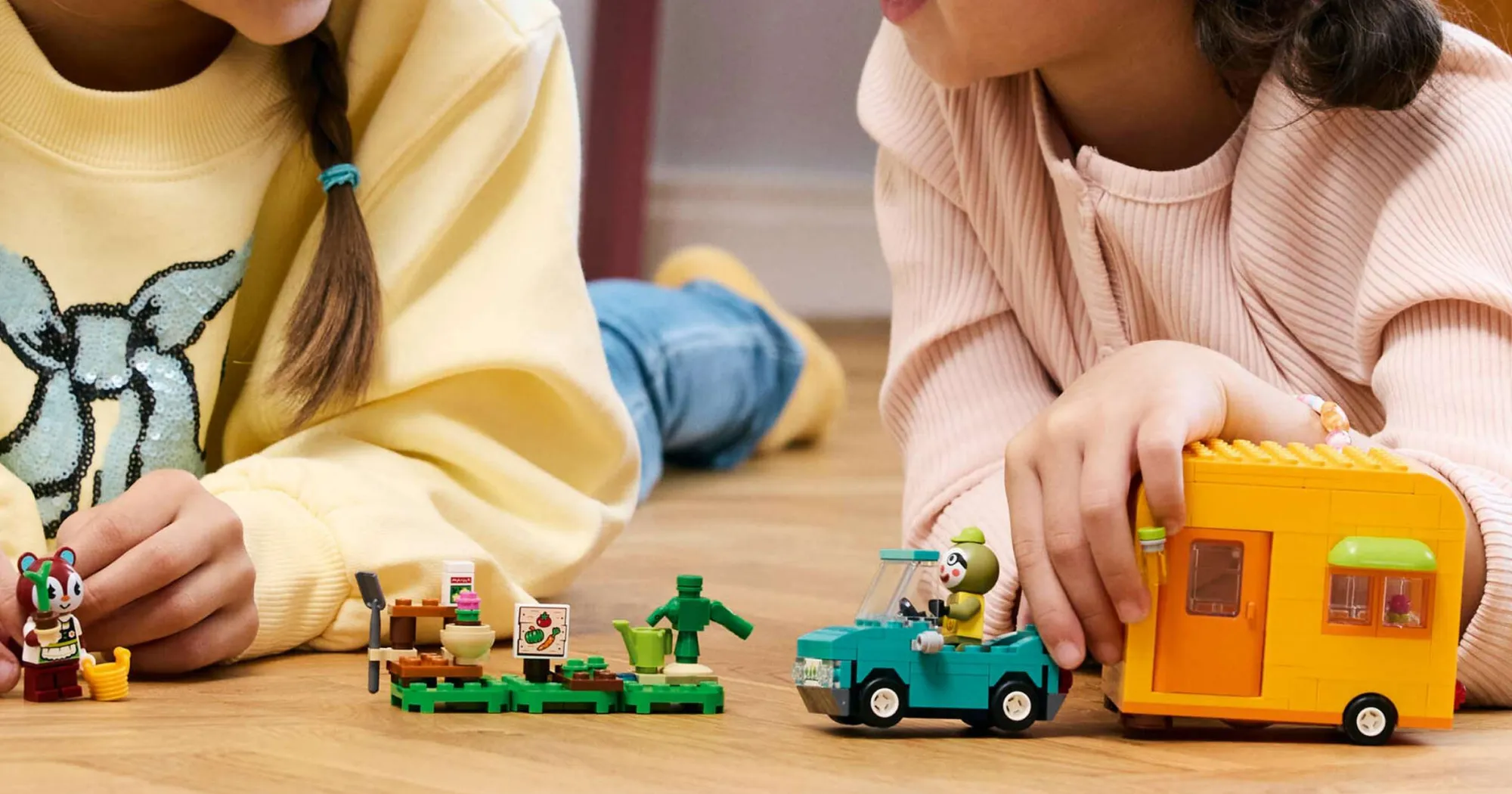 Конструктор LEGO Animal Crossing Садова крамниця і караван, що належать Leif (77054)