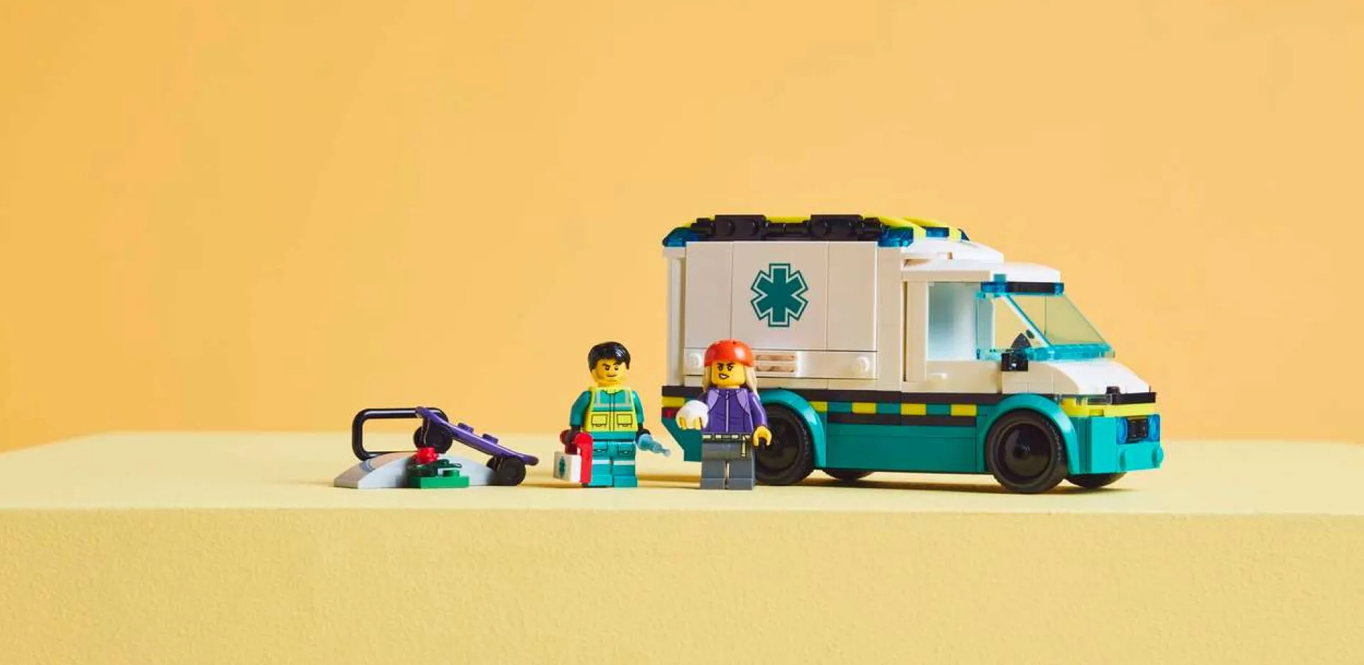 Конструктор LEGO City Скорая помощь (60451)